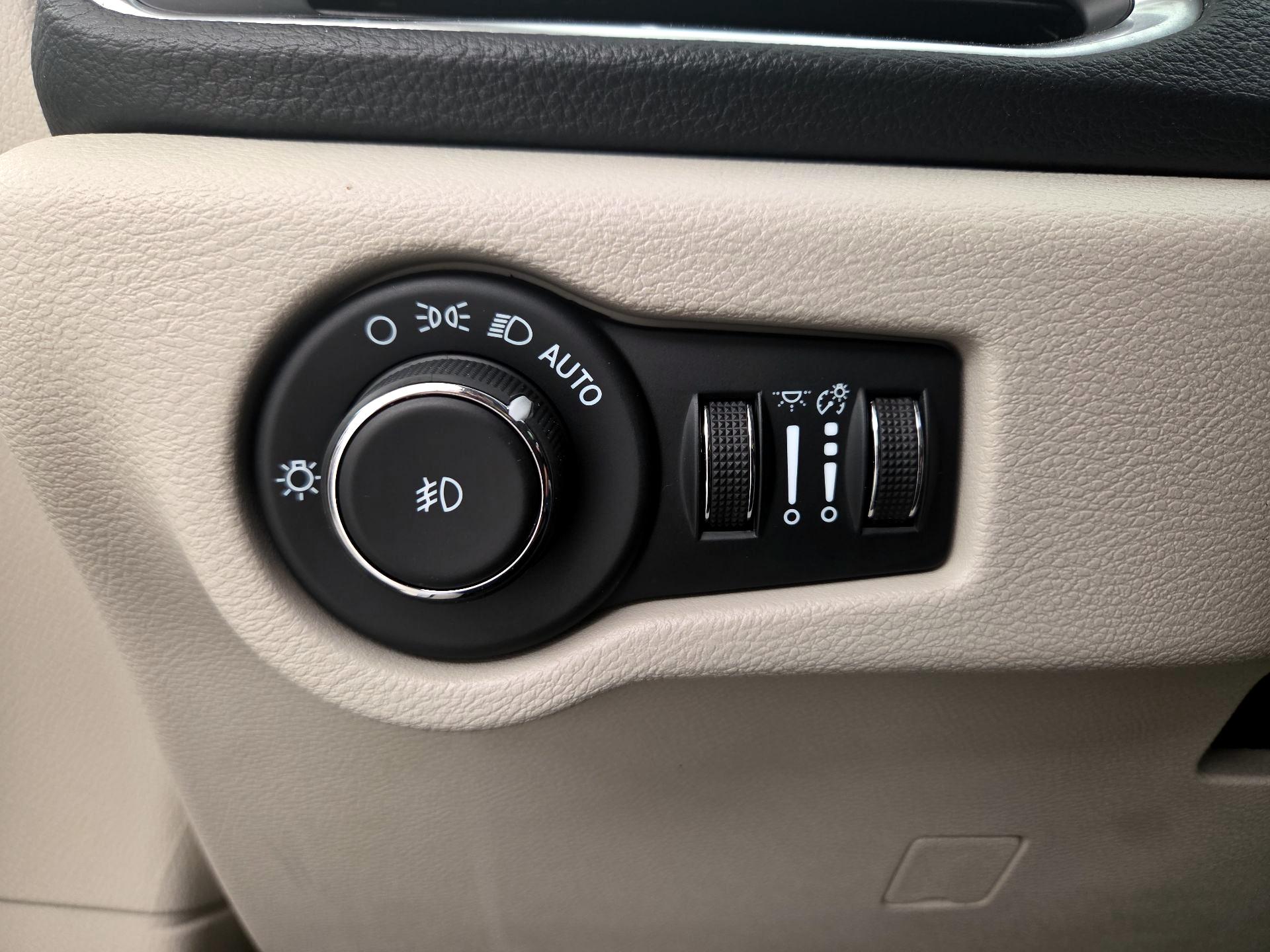 Thumbnail: 2024 Chrysler Pacifica - 13