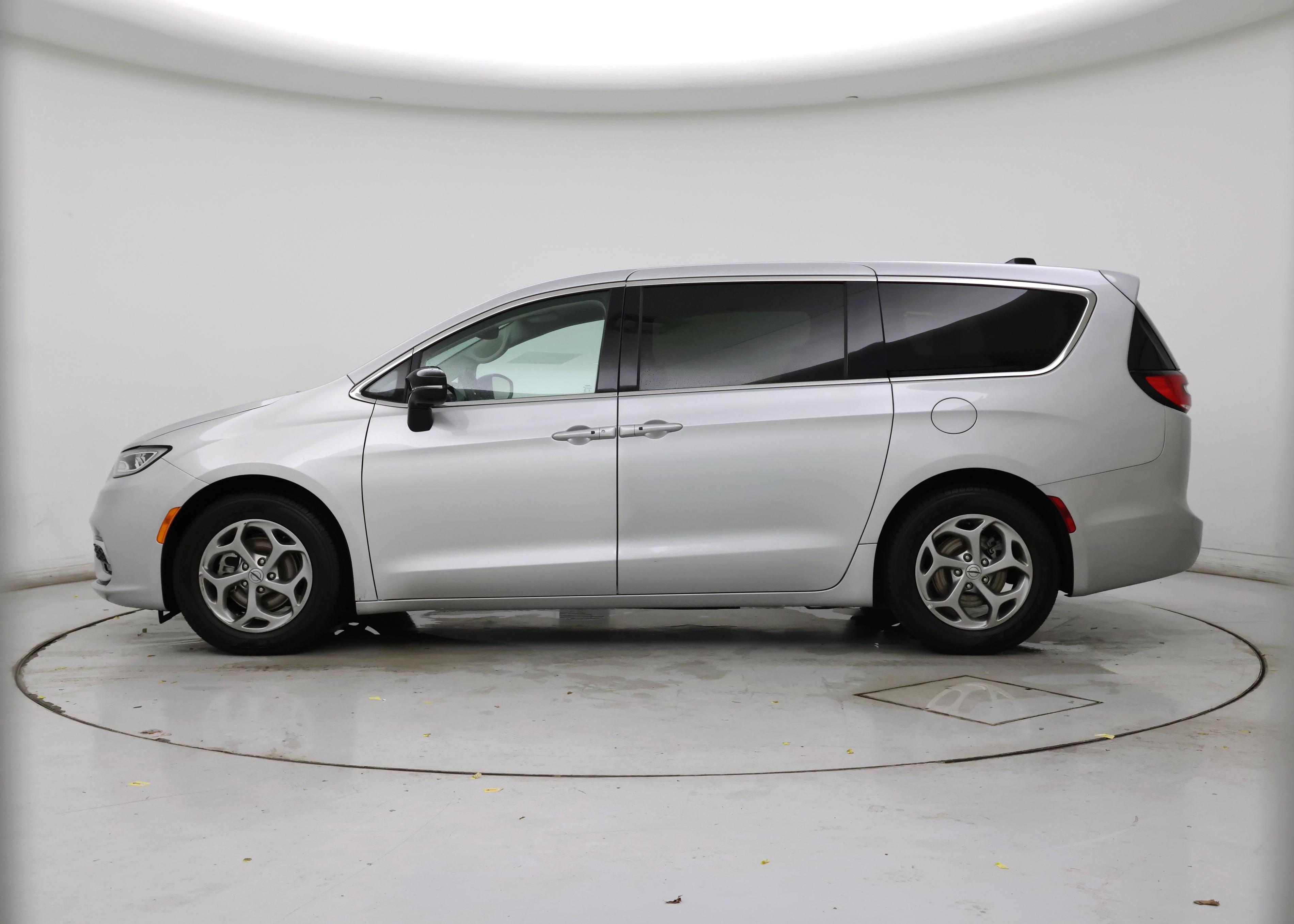 Thumbnail: 2024 Chrysler Pacifica - 3