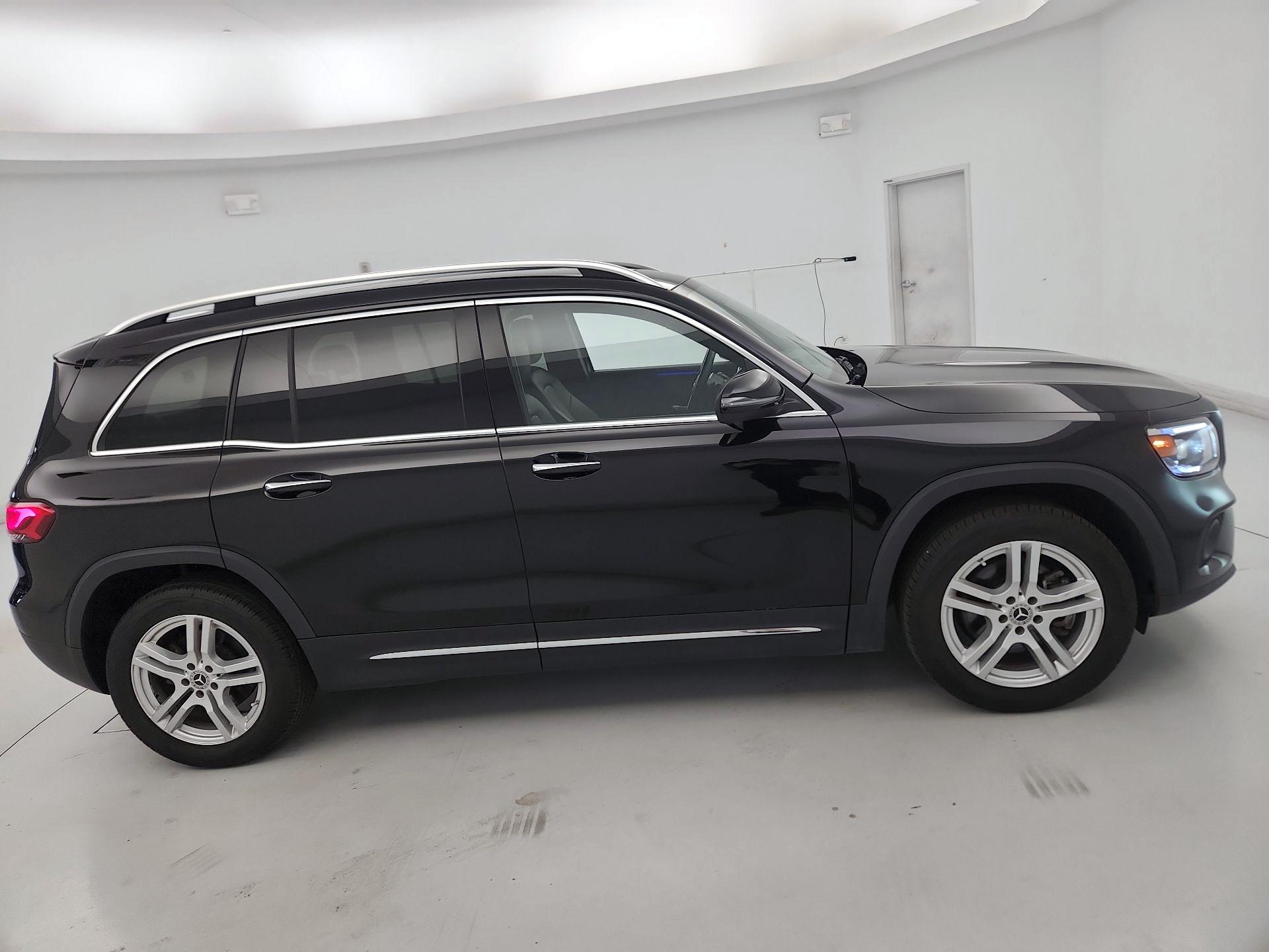 Thumbnail: 2022 Mercedes-Benz GLB - 4