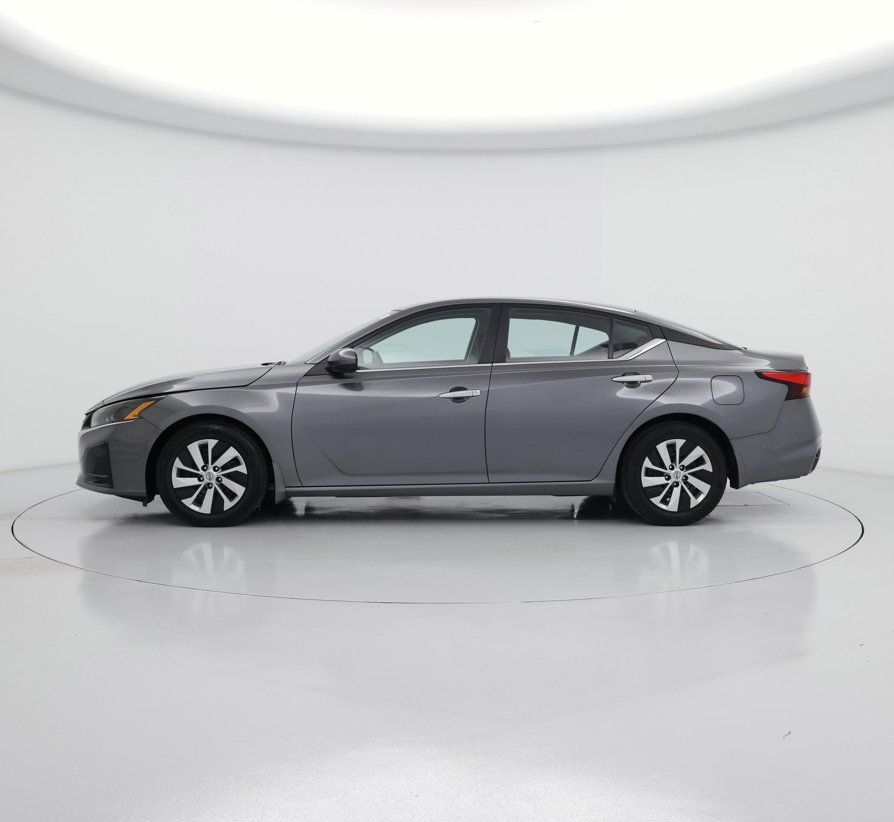 Thumbnail: 2023 Nissan Altima - 3
