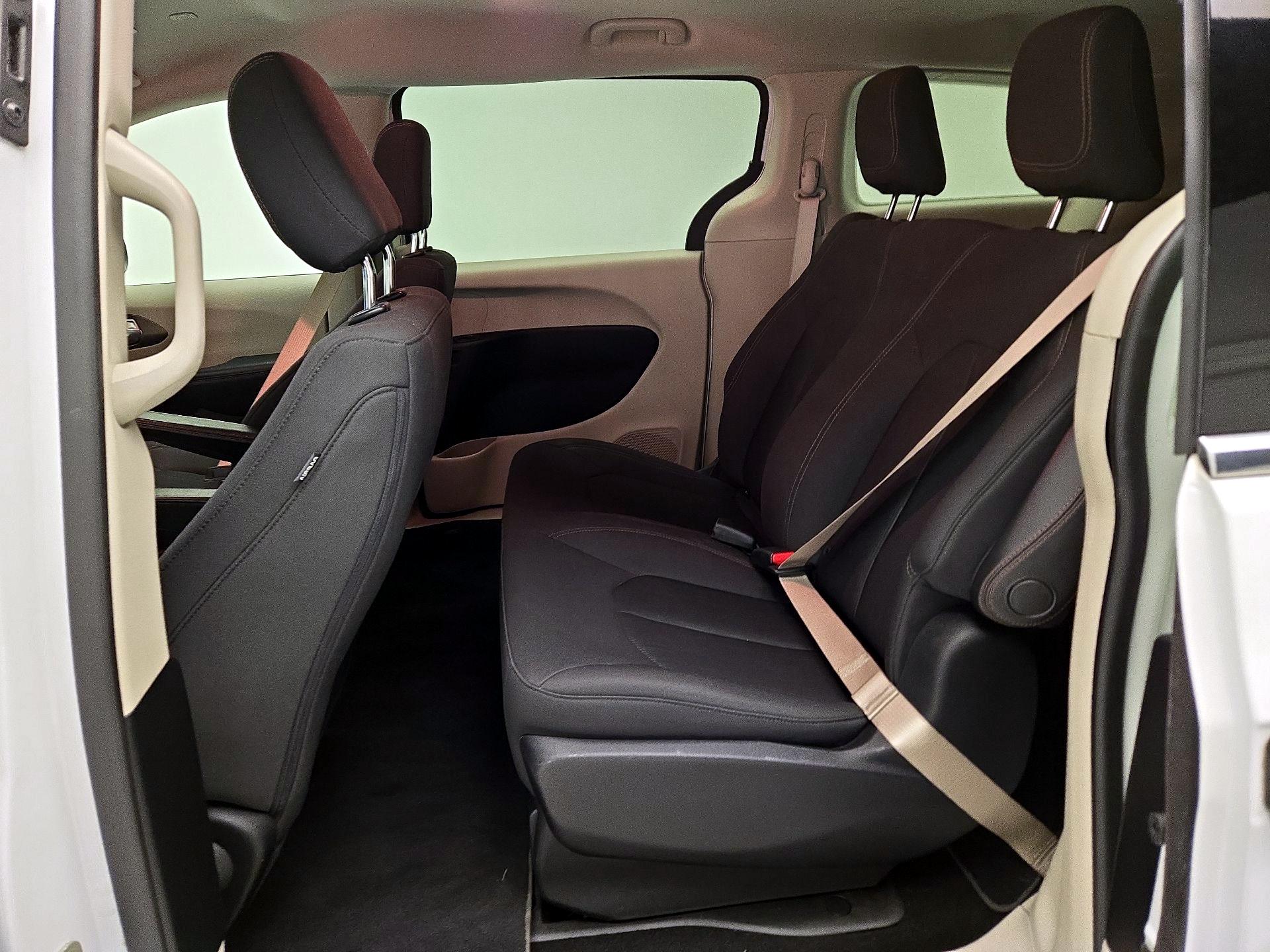 Thumbnail: 2019 Chrysler Pacifica - 18