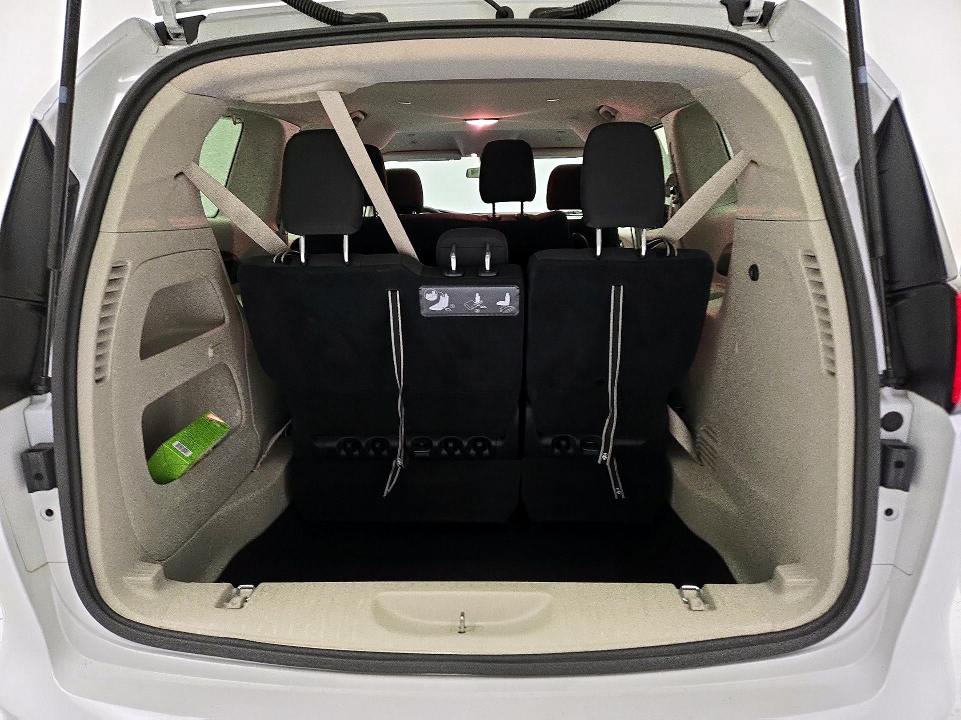 Thumbnail: 2019 Chrysler Pacifica - 20