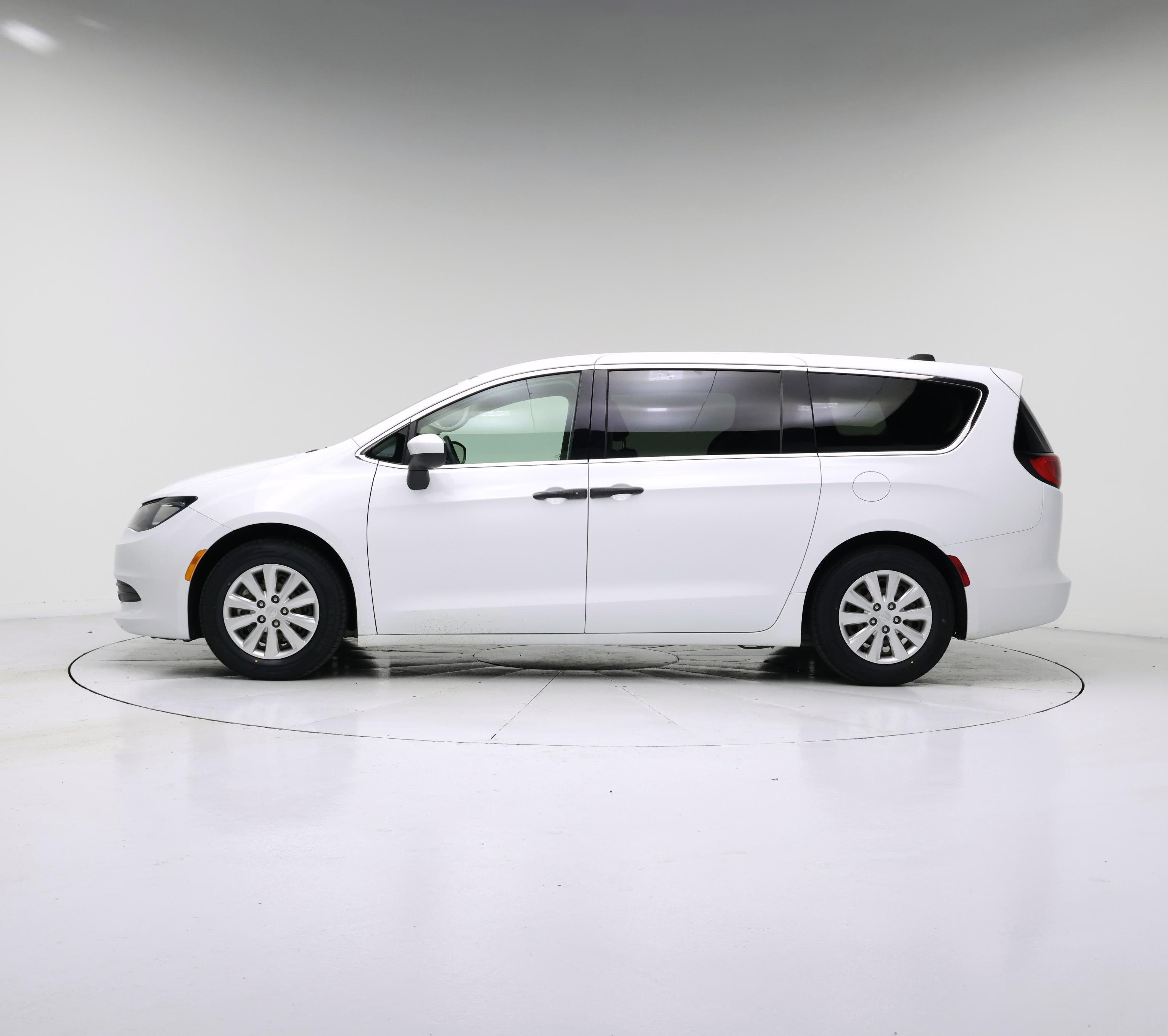 Thumbnail: 2019 Chrysler Pacifica - 3