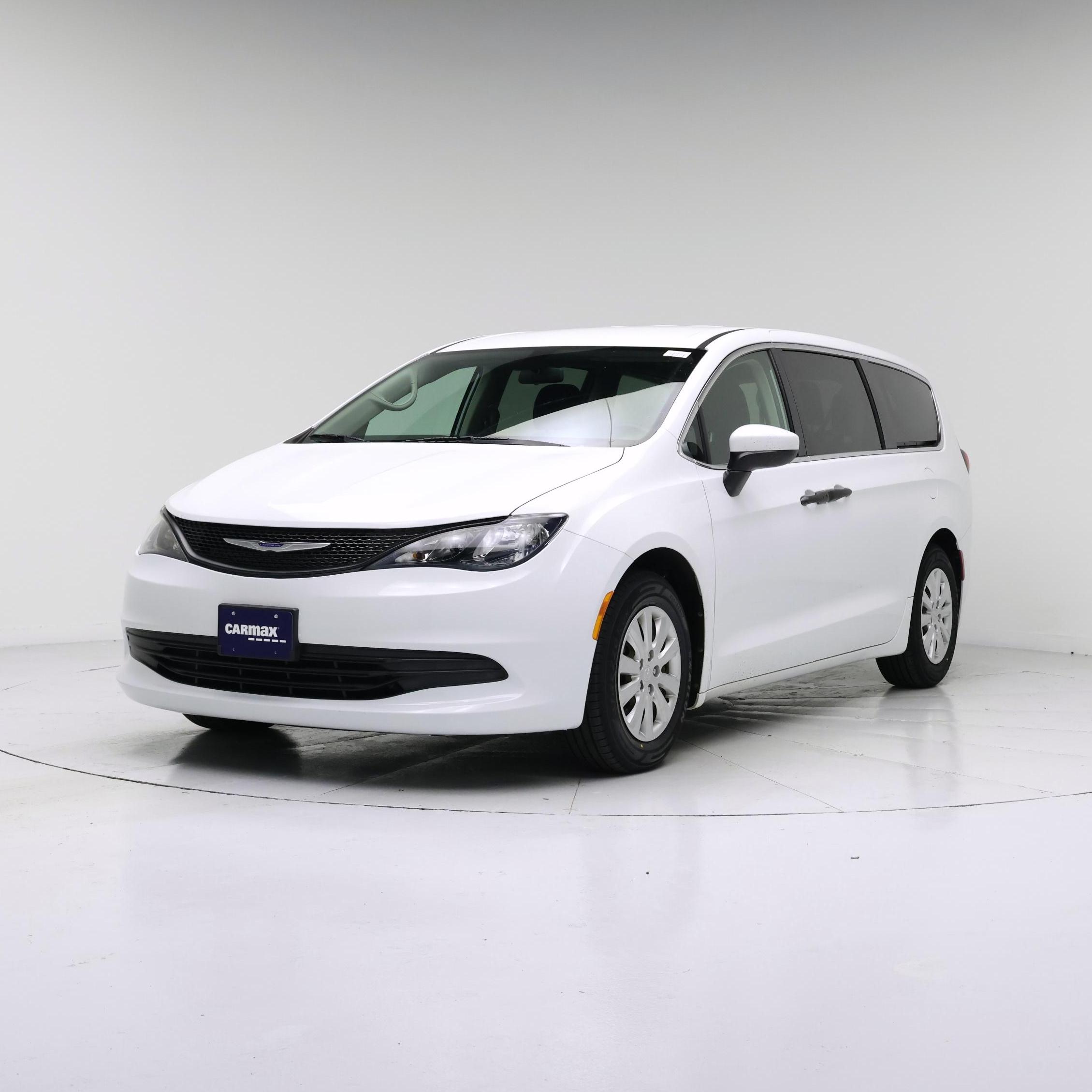 Thumbnail: 2019 Chrysler Pacifica - 4