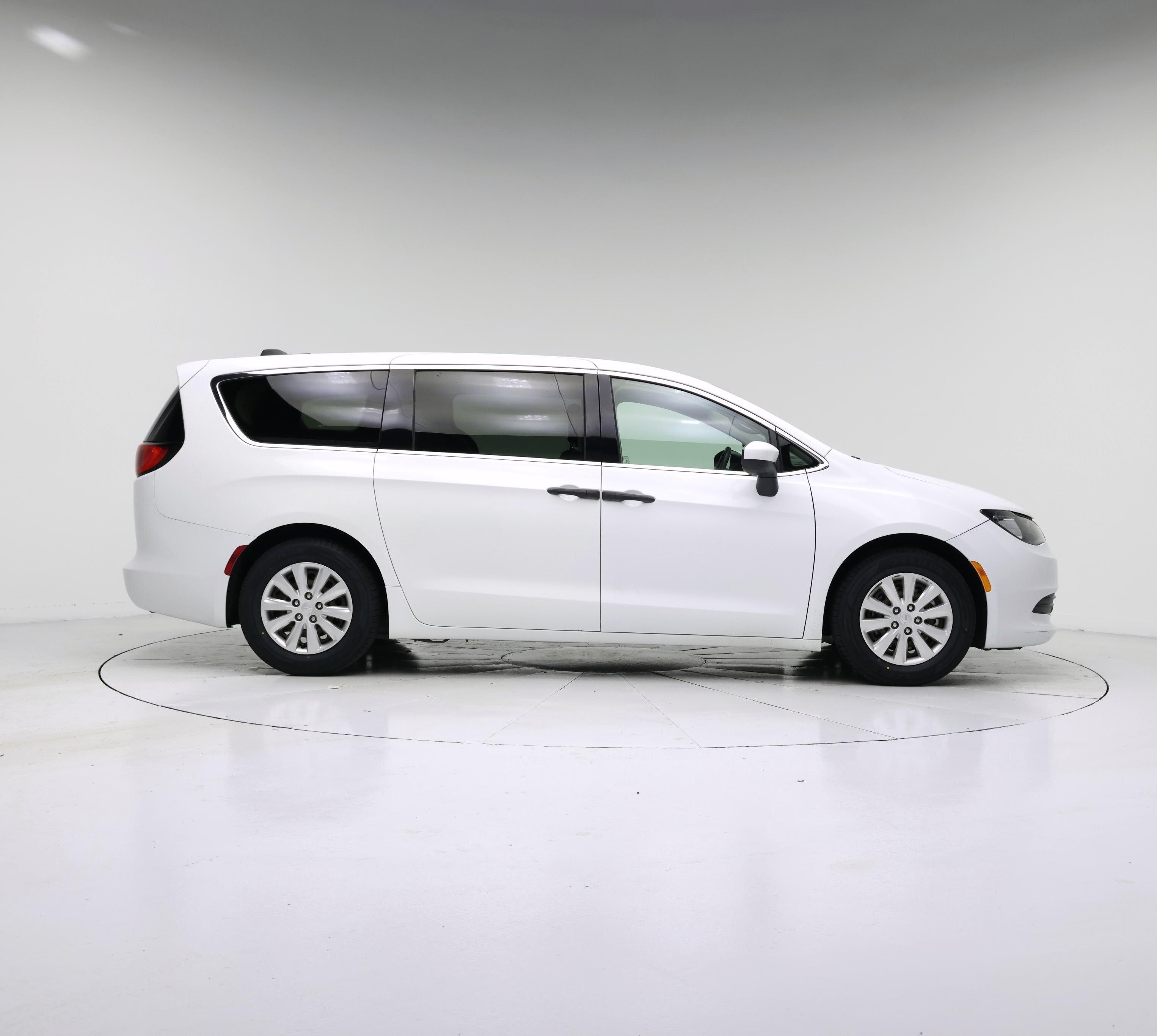 Thumbnail: 2019 Chrysler Pacifica - 7