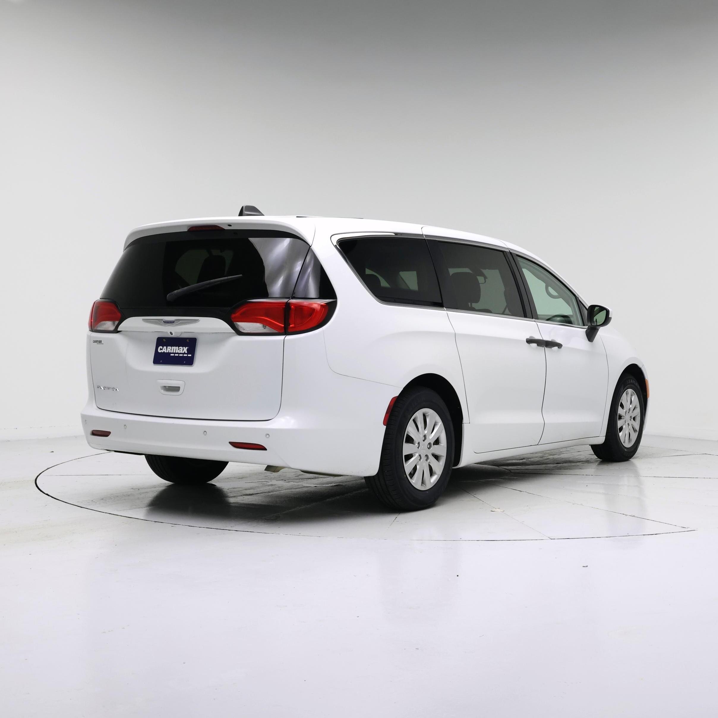 Thumbnail: 2019 Chrysler Pacifica - 8