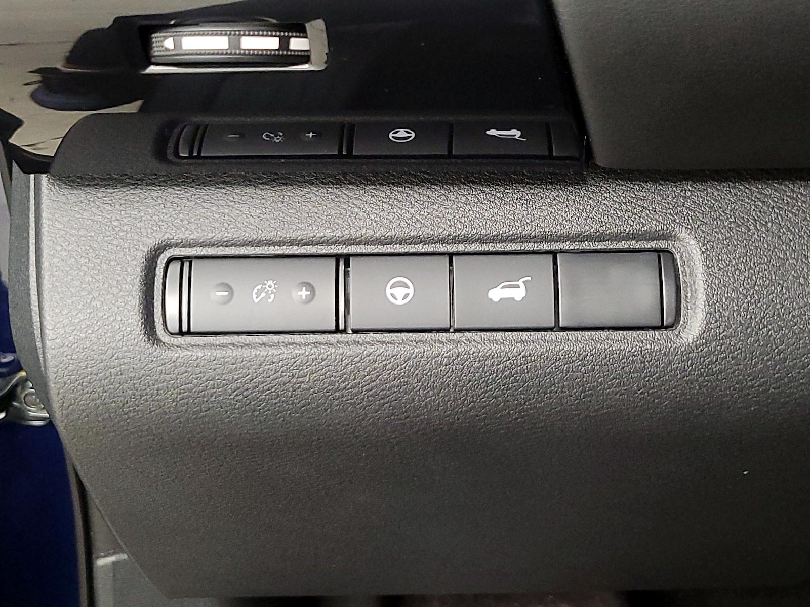 2025 Nissan Pathfinder SV - Photo 14