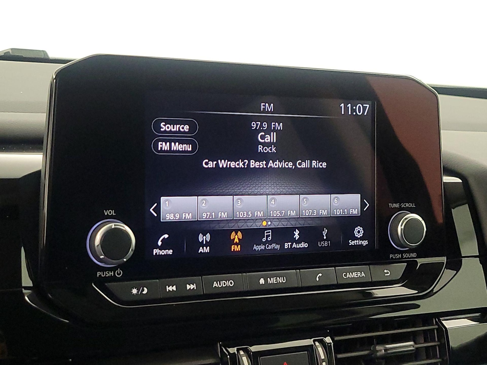 2025 Nissan Pathfinder SV - Photo 16