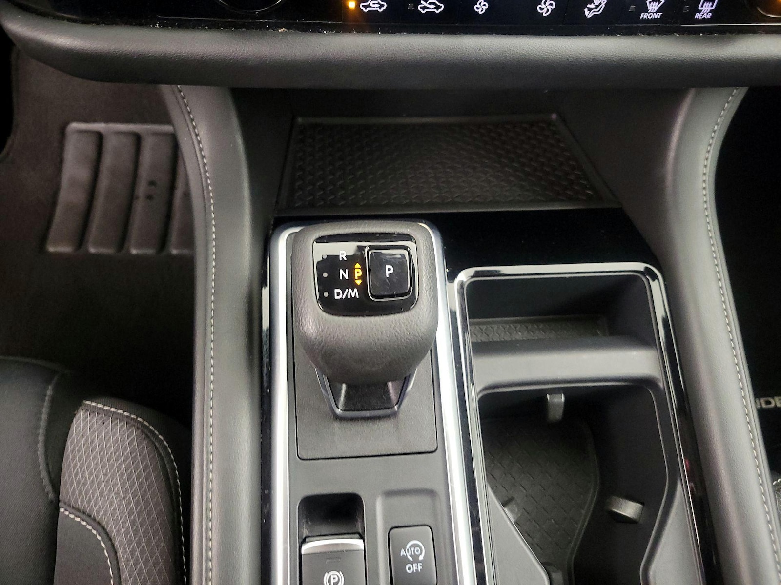 2025 Nissan Pathfinder SV - Photo 18