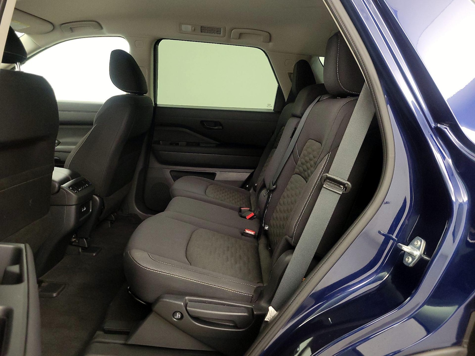 2025 Nissan Pathfinder SV - Photo 20
