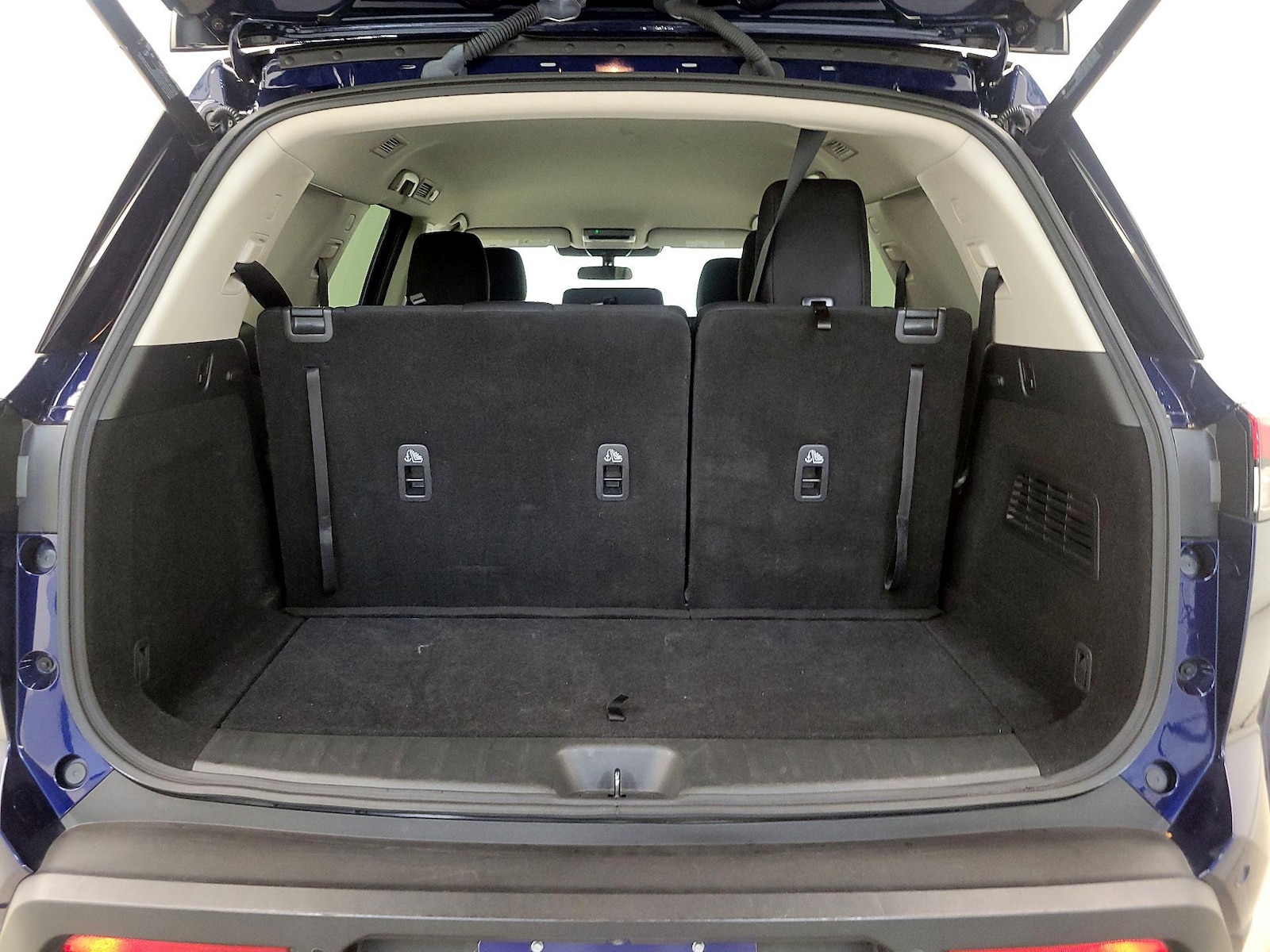 2025 Nissan Pathfinder SV - Photo 22