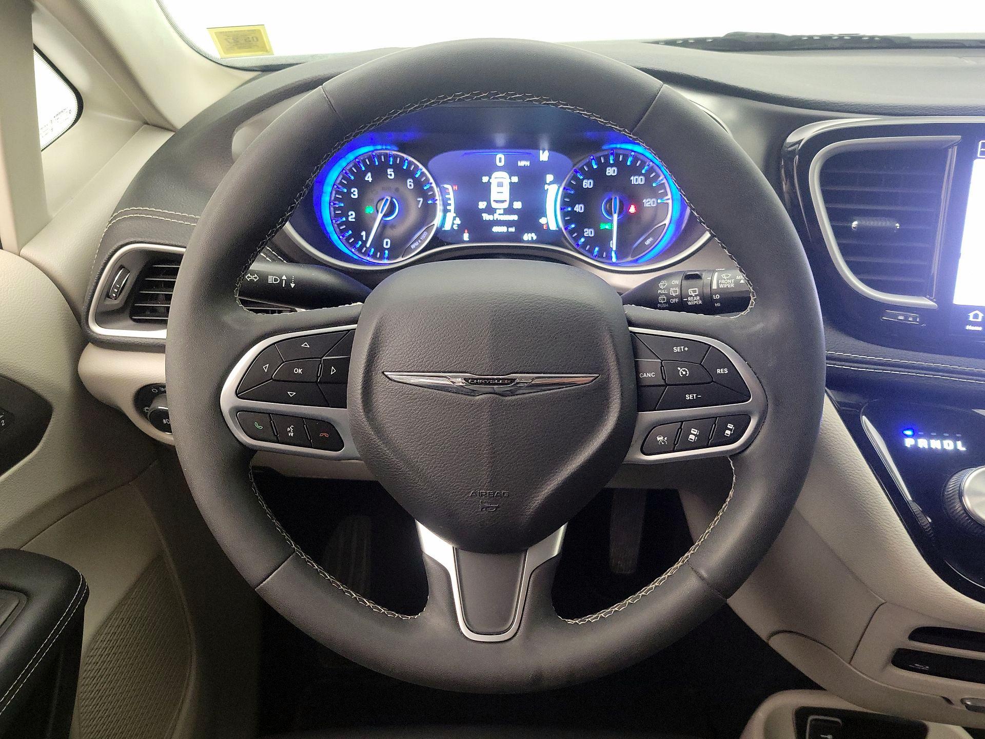 Thumbnail: 2023 Chrysler Pacifica - 10