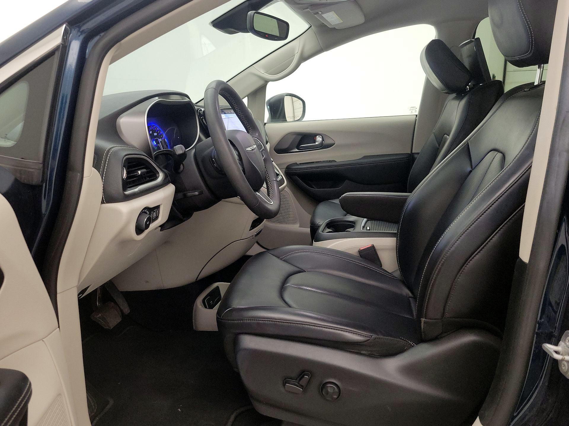 Thumbnail: 2023 Chrysler Pacifica - 11