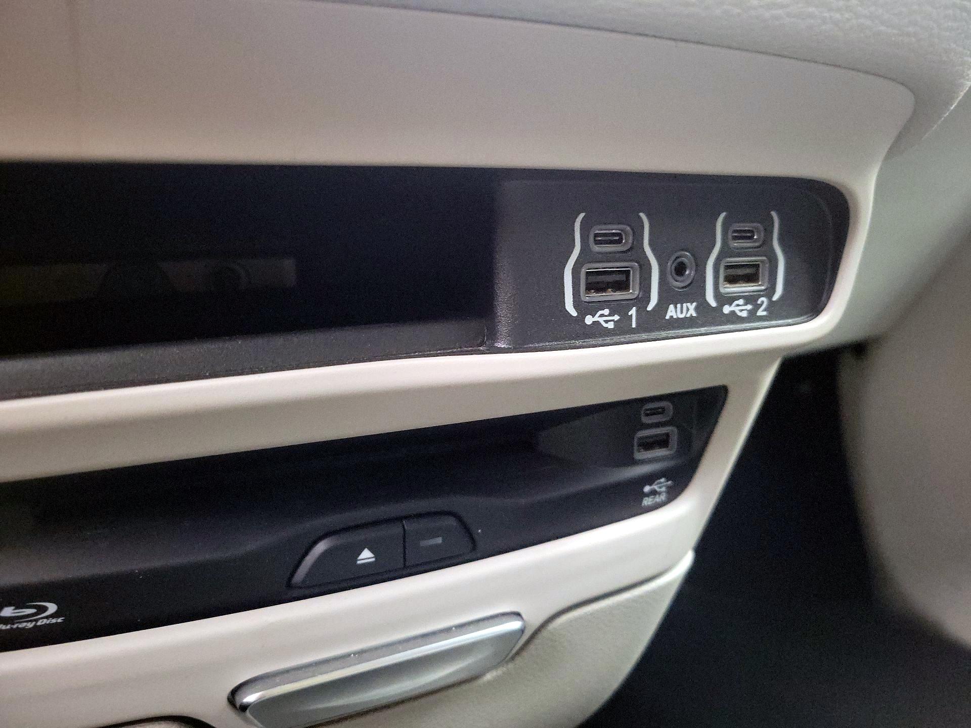 Thumbnail: 2023 Chrysler Pacifica - 19