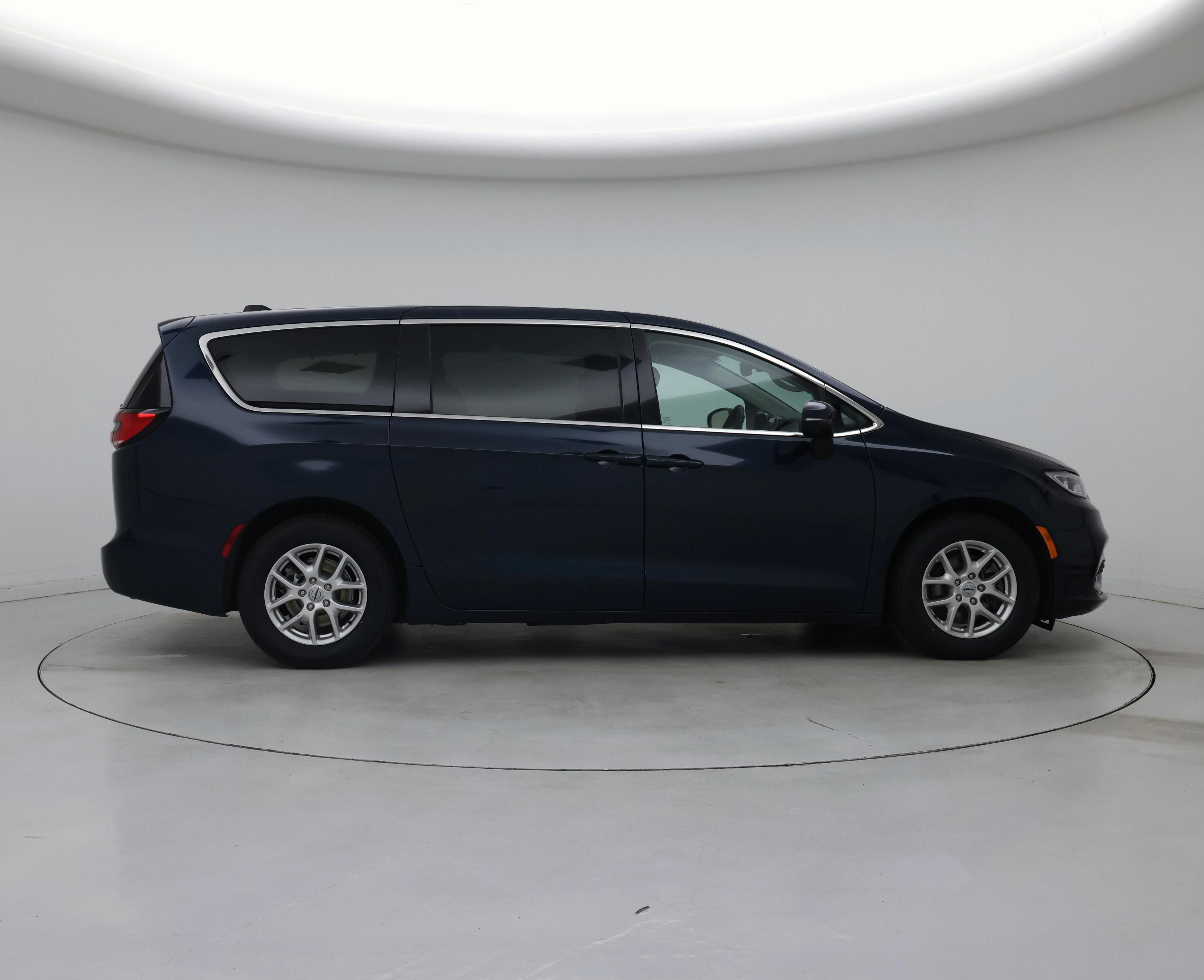Thumbnail: 2023 Chrysler Pacifica - 7