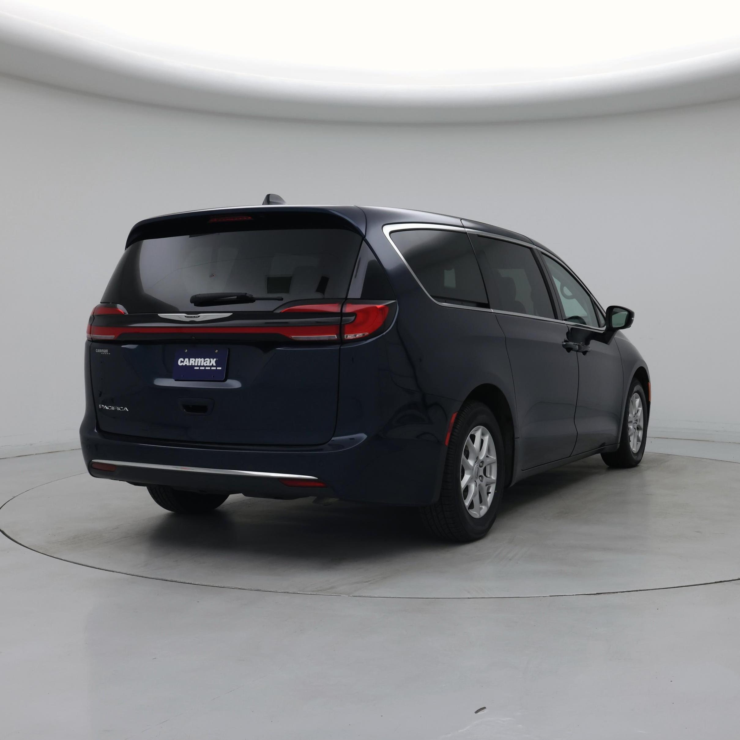 Thumbnail: 2023 Chrysler Pacifica - 8