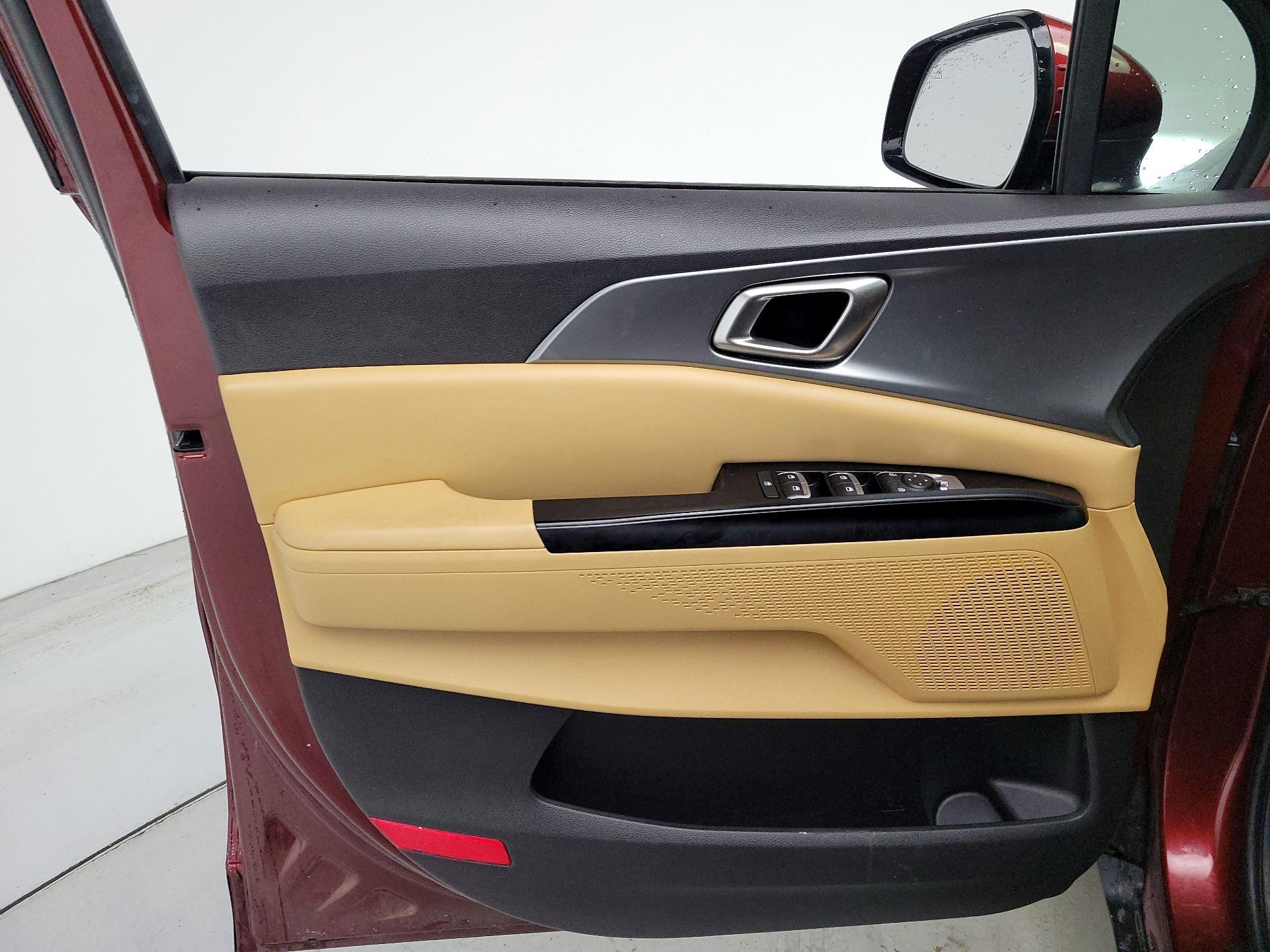 Thumbnail: 2023 Kia Carnival - 12