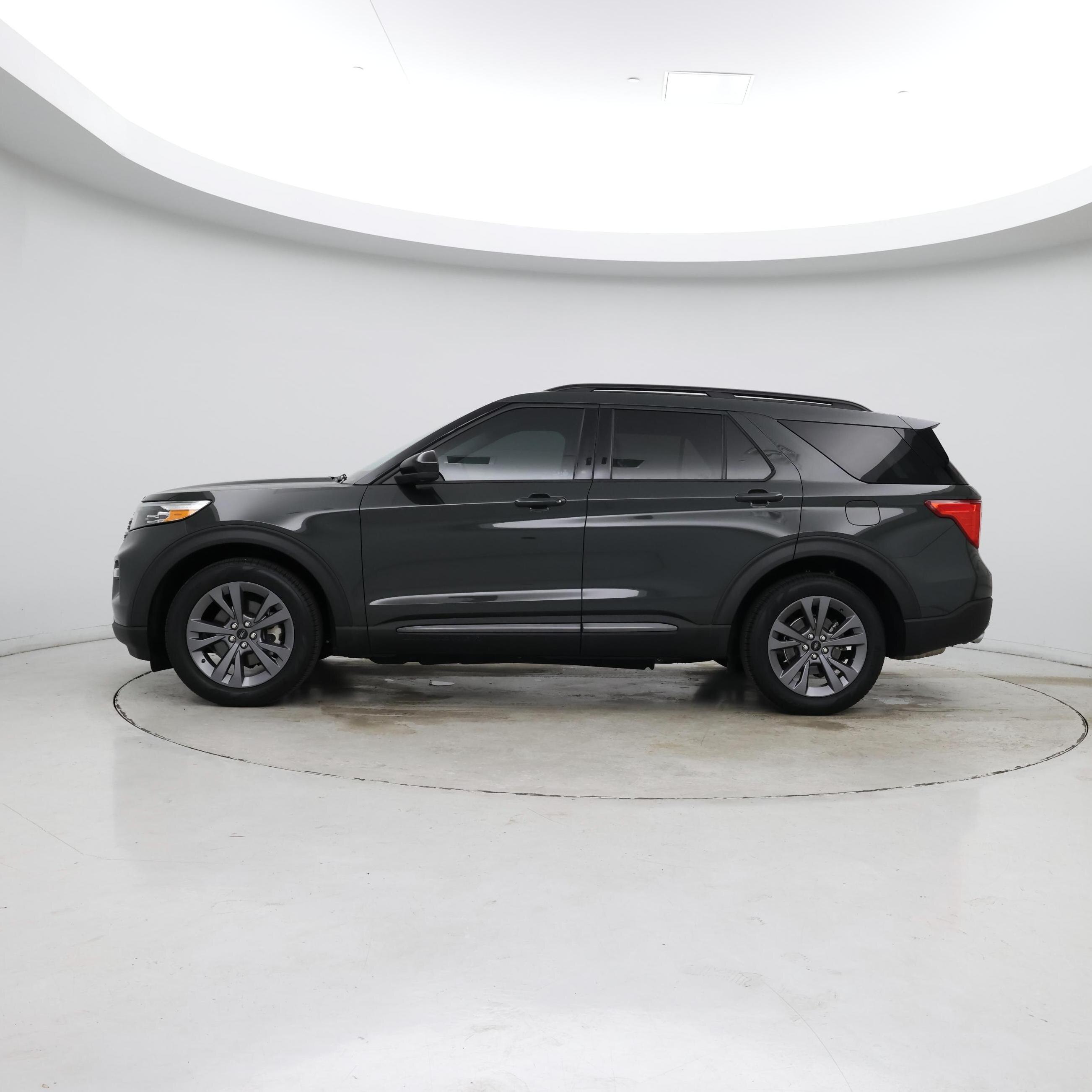 Thumbnail: 2022 Ford Explorer - 3
