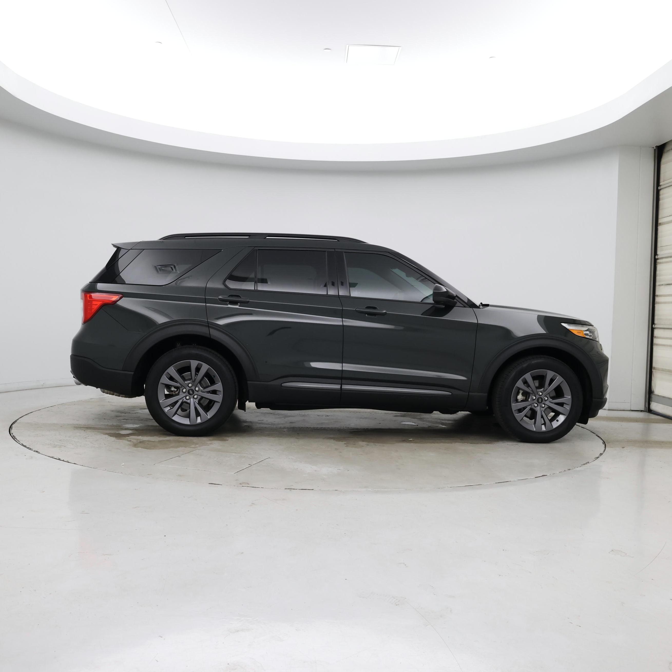 Thumbnail: 2022 Ford Explorer - 7