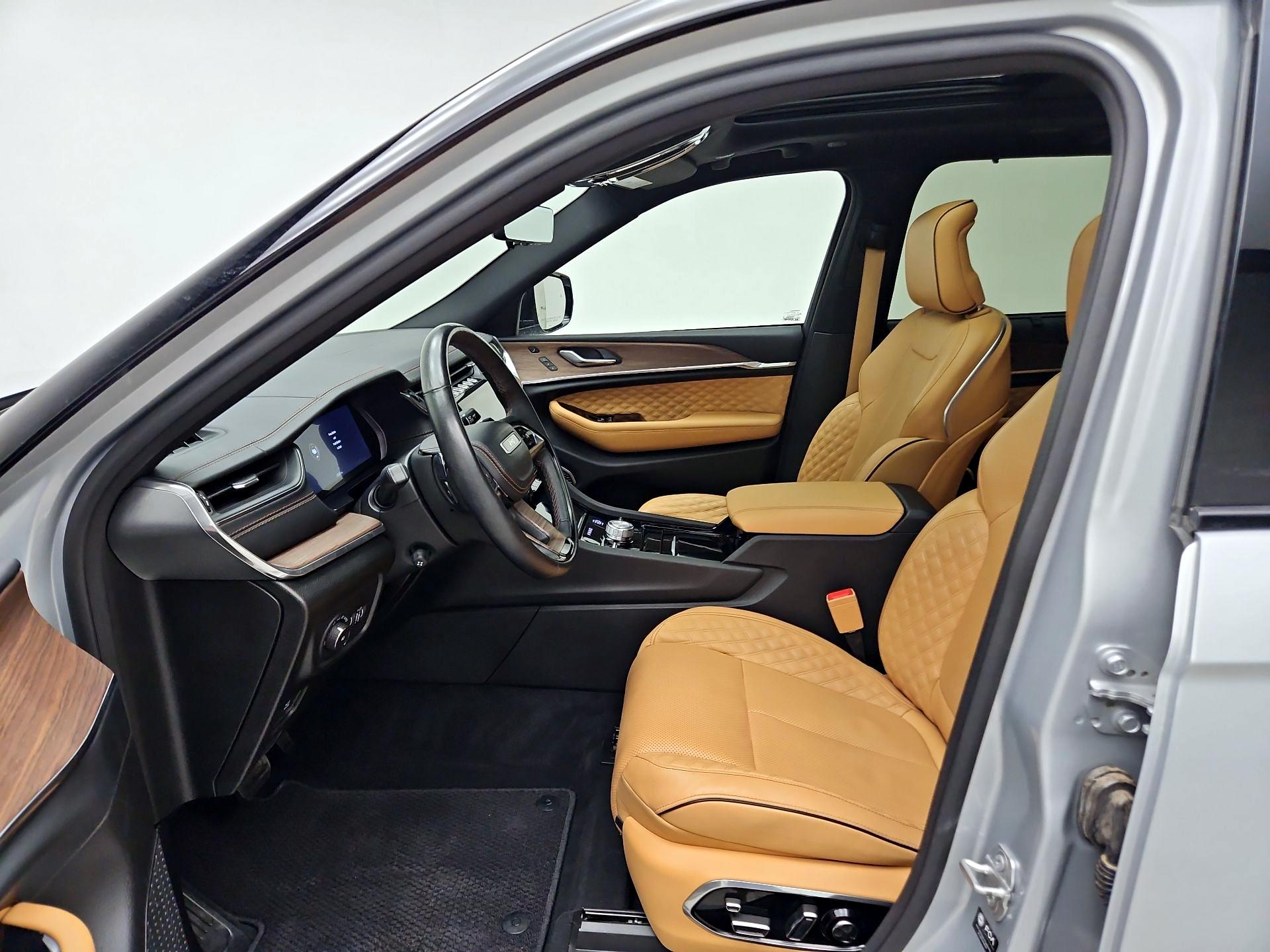 Thumbnail: 2023 Jeep Grand Cherokee - 11