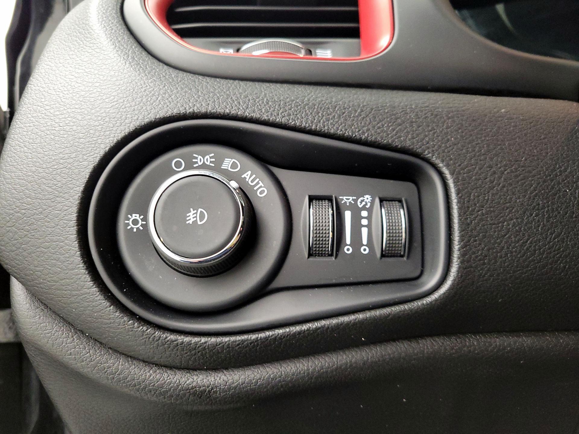 Thumbnail: 2022 Jeep Renegade - 13