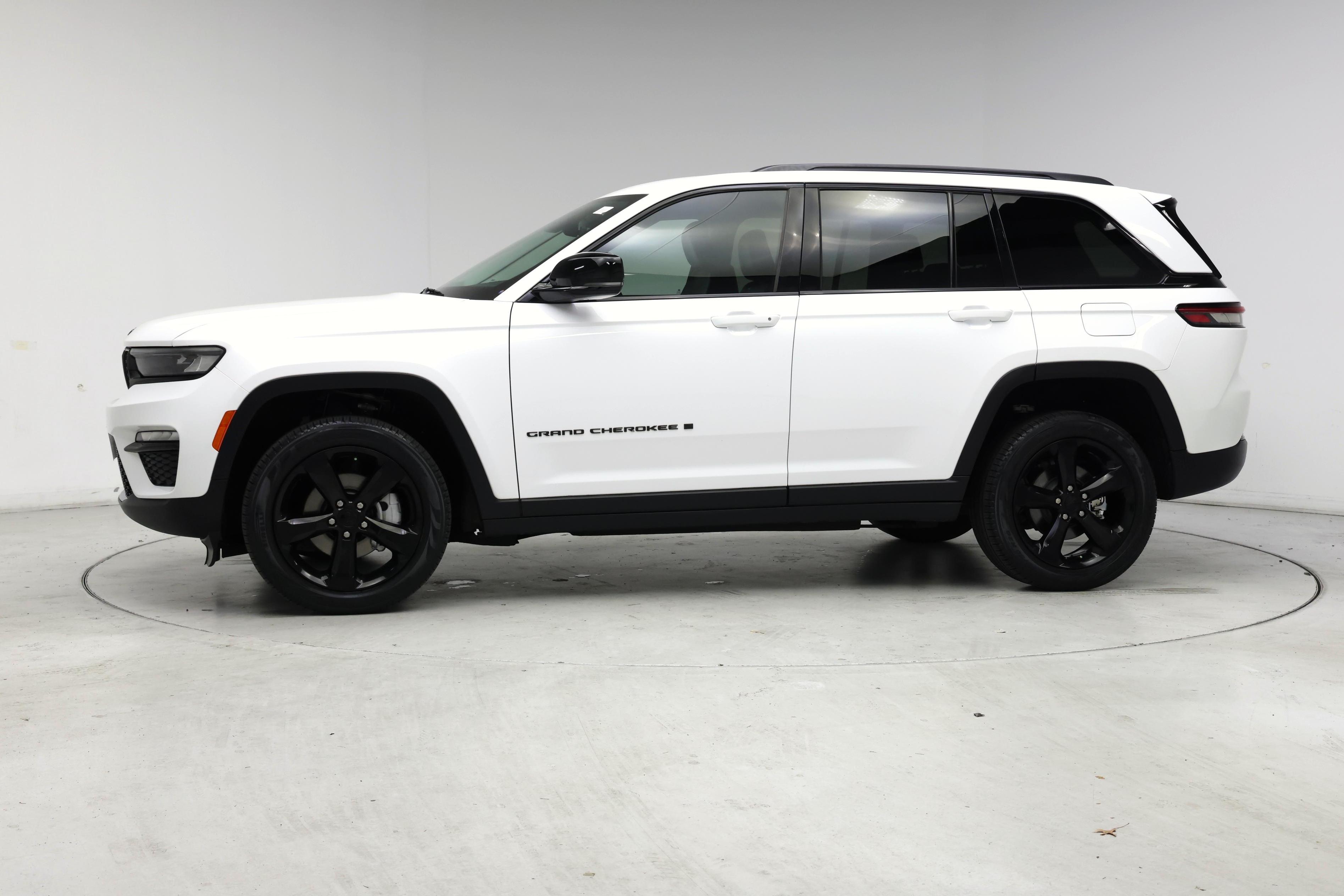 Thumbnail: 2023 Jeep Grand Cherokee - 3