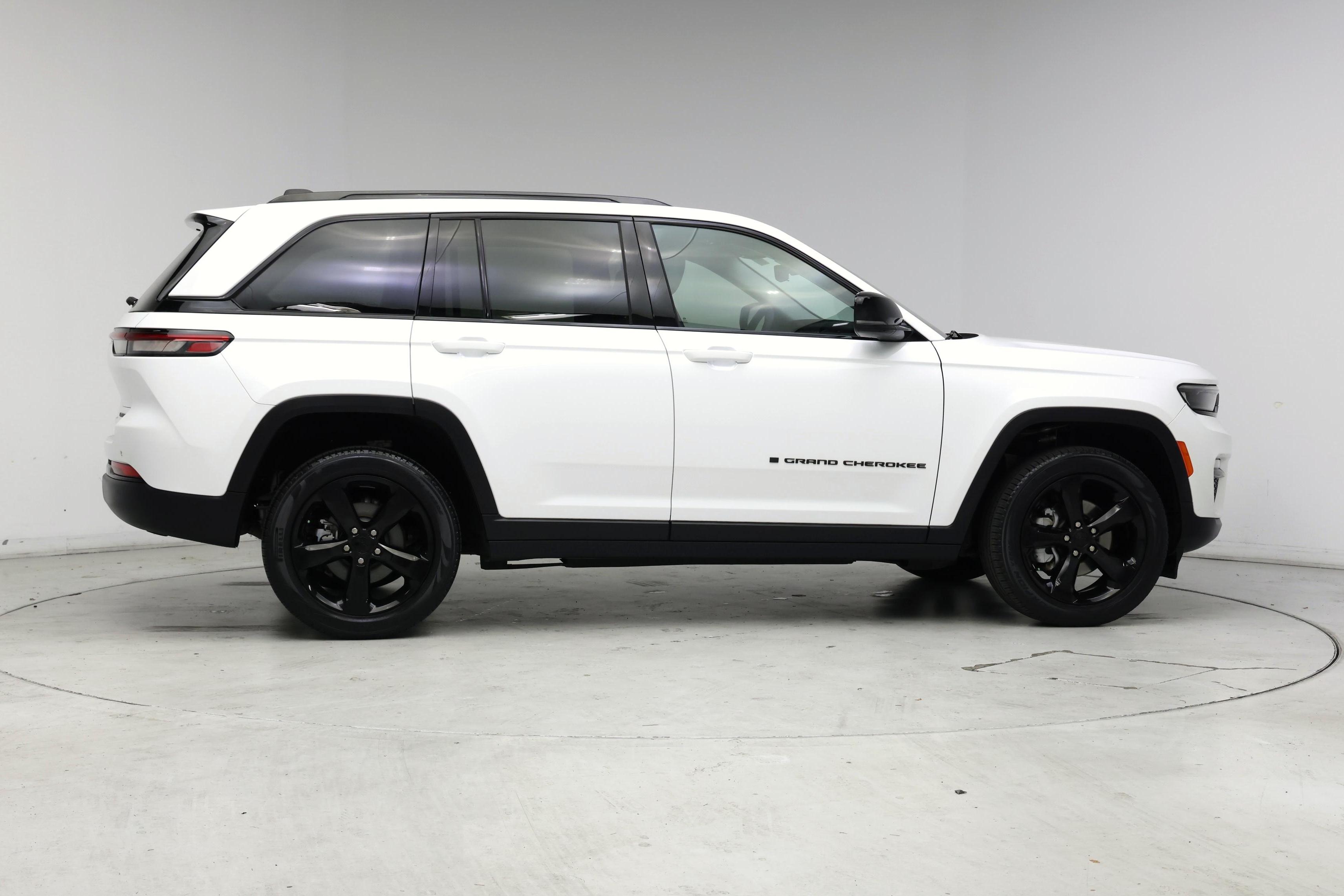 Thumbnail: 2023 Jeep Grand Cherokee - 7