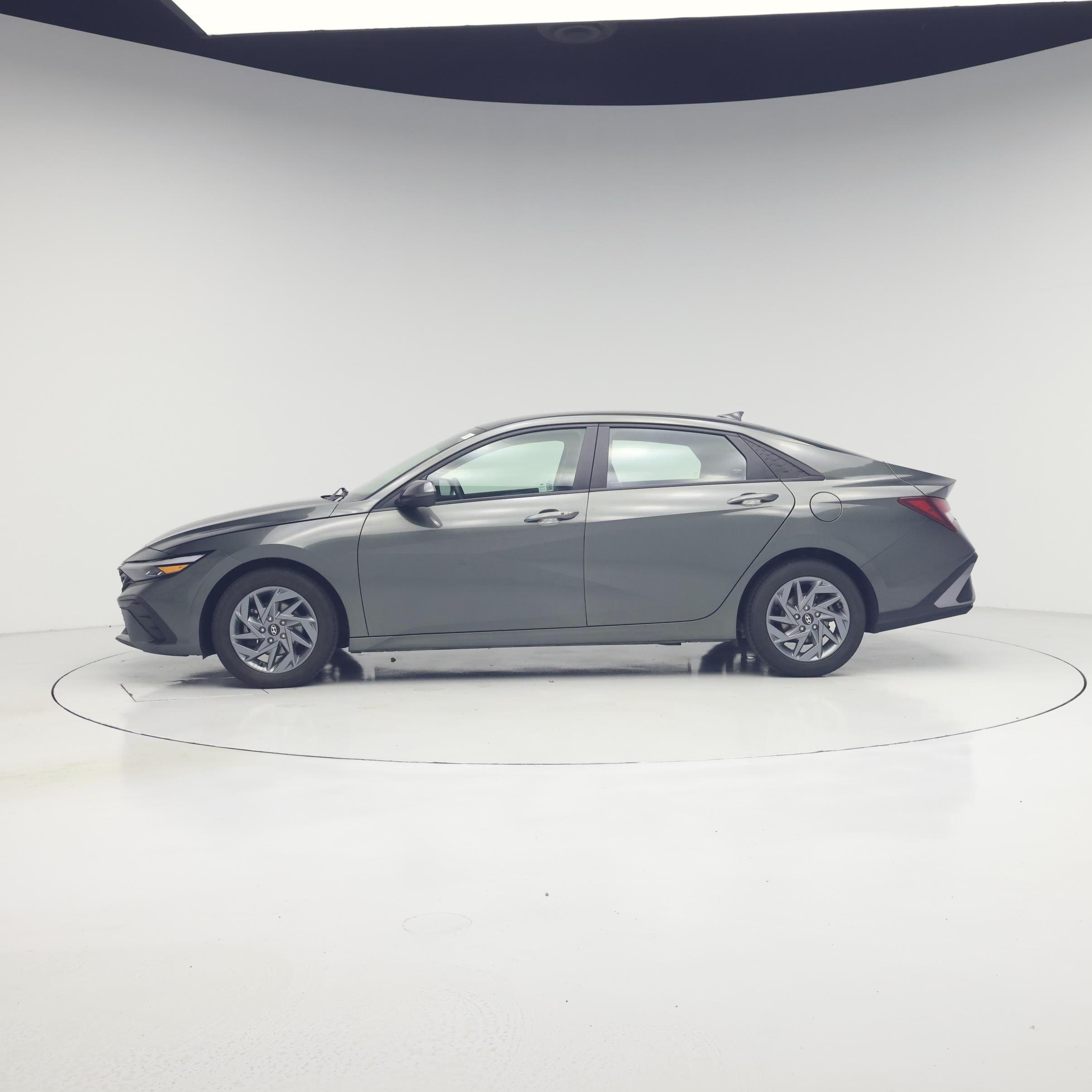 Thumbnail: 2024 Hyundai Elantra - 3