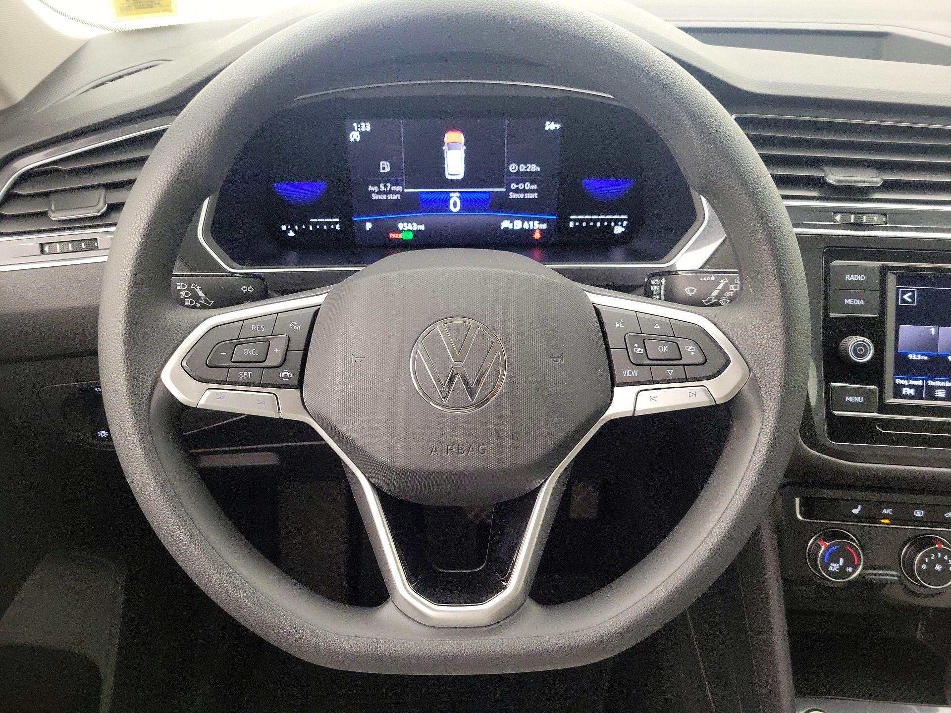 Thumbnail: 2023 Volkswagen Tiguan - 10