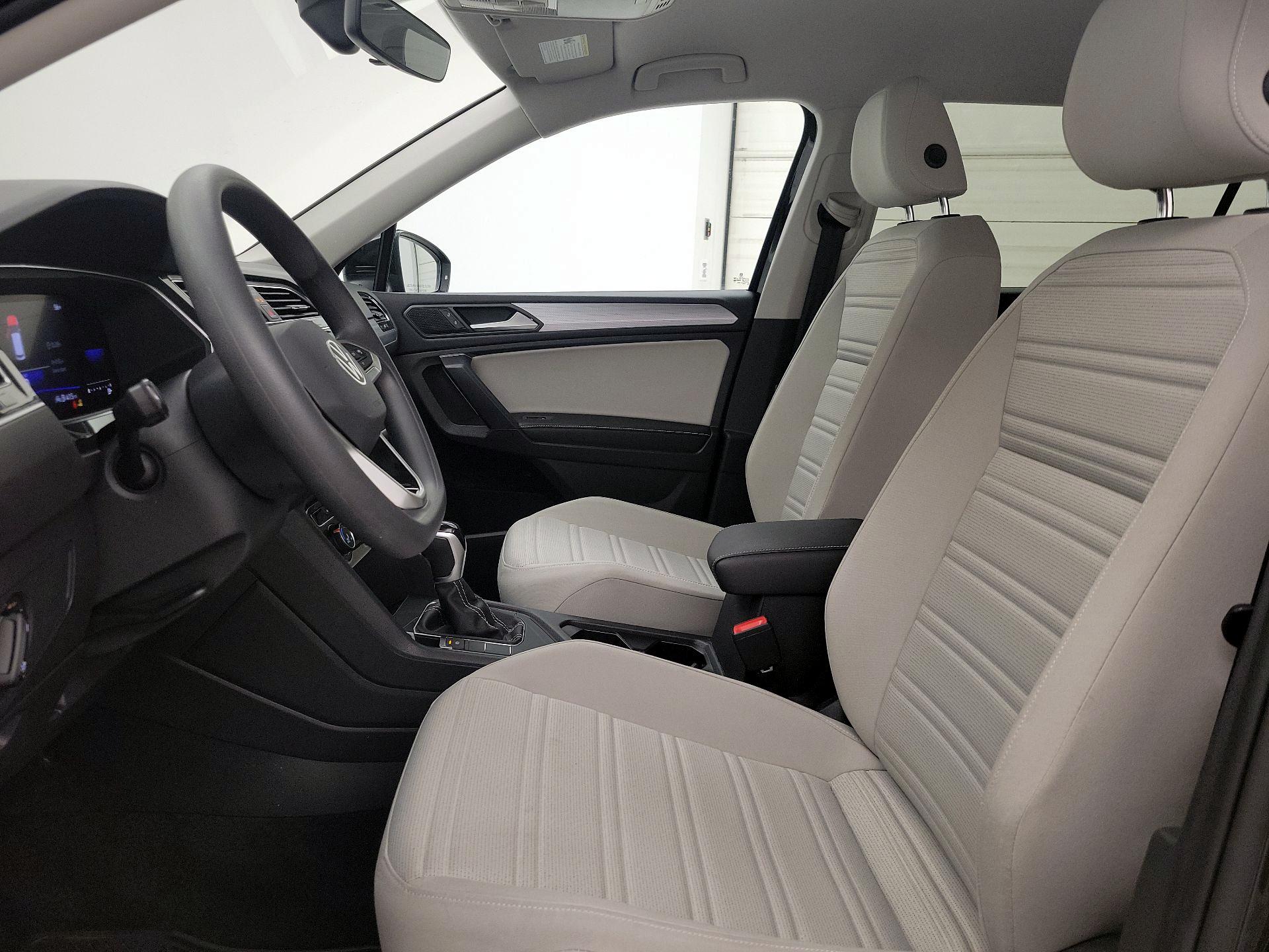 Thumbnail: 2023 Volkswagen Tiguan - 11