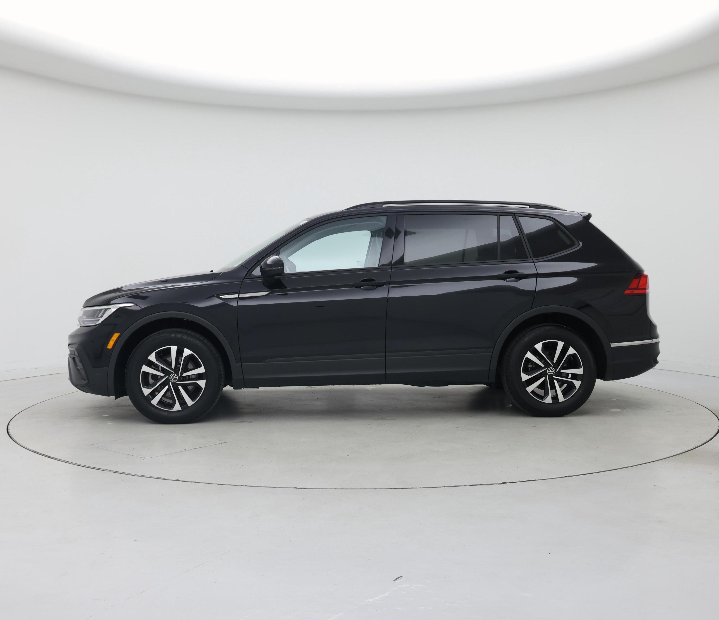 Thumbnail: 2023 Volkswagen Tiguan - 3