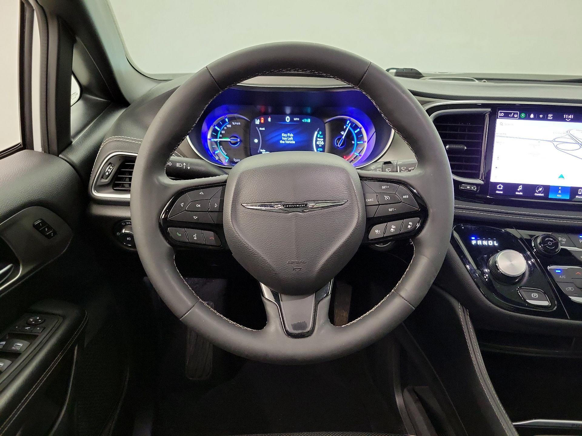 Thumbnail: 2023 Chrysler Pacifica - 10