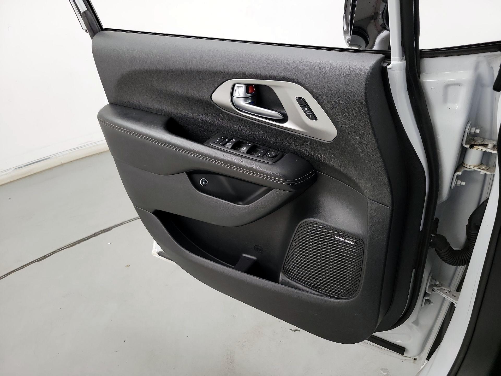 Thumbnail: 2023 Chrysler Pacifica - 12