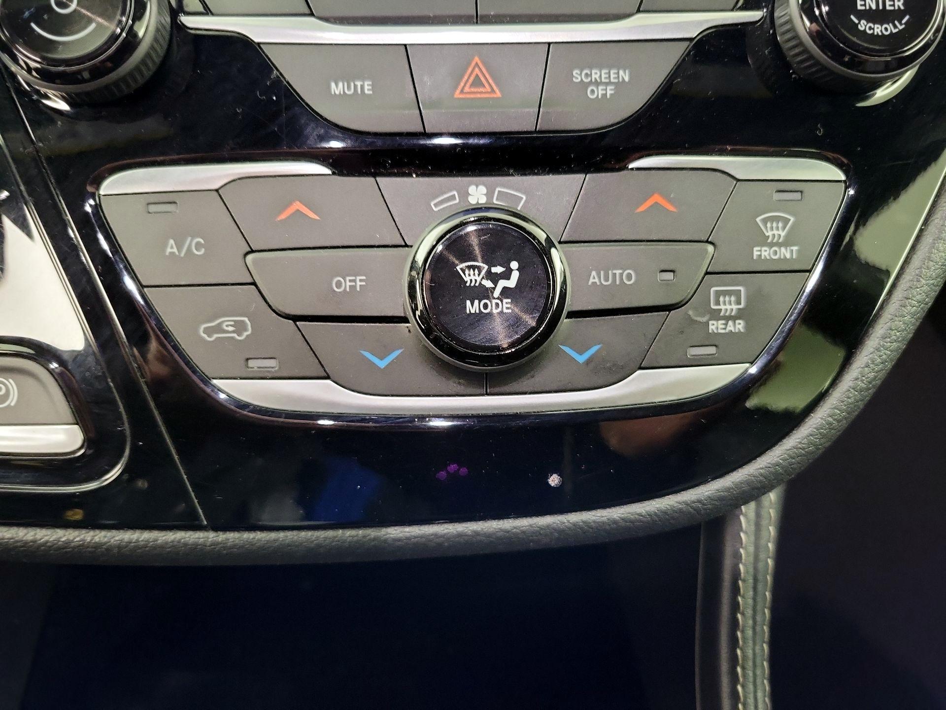 Thumbnail: 2023 Chrysler Pacifica - 17