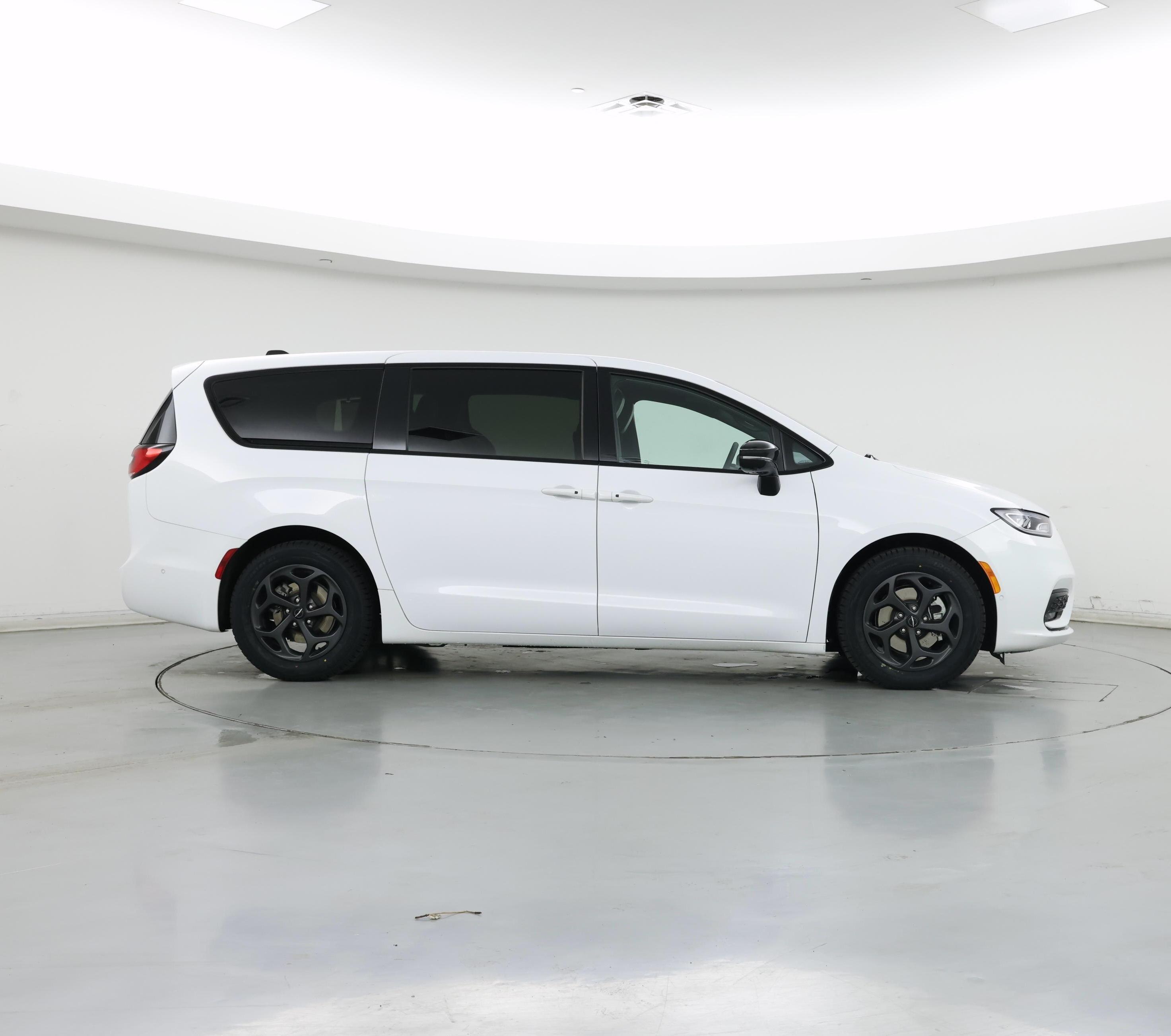 Thumbnail: 2023 Chrysler Pacifica - 7