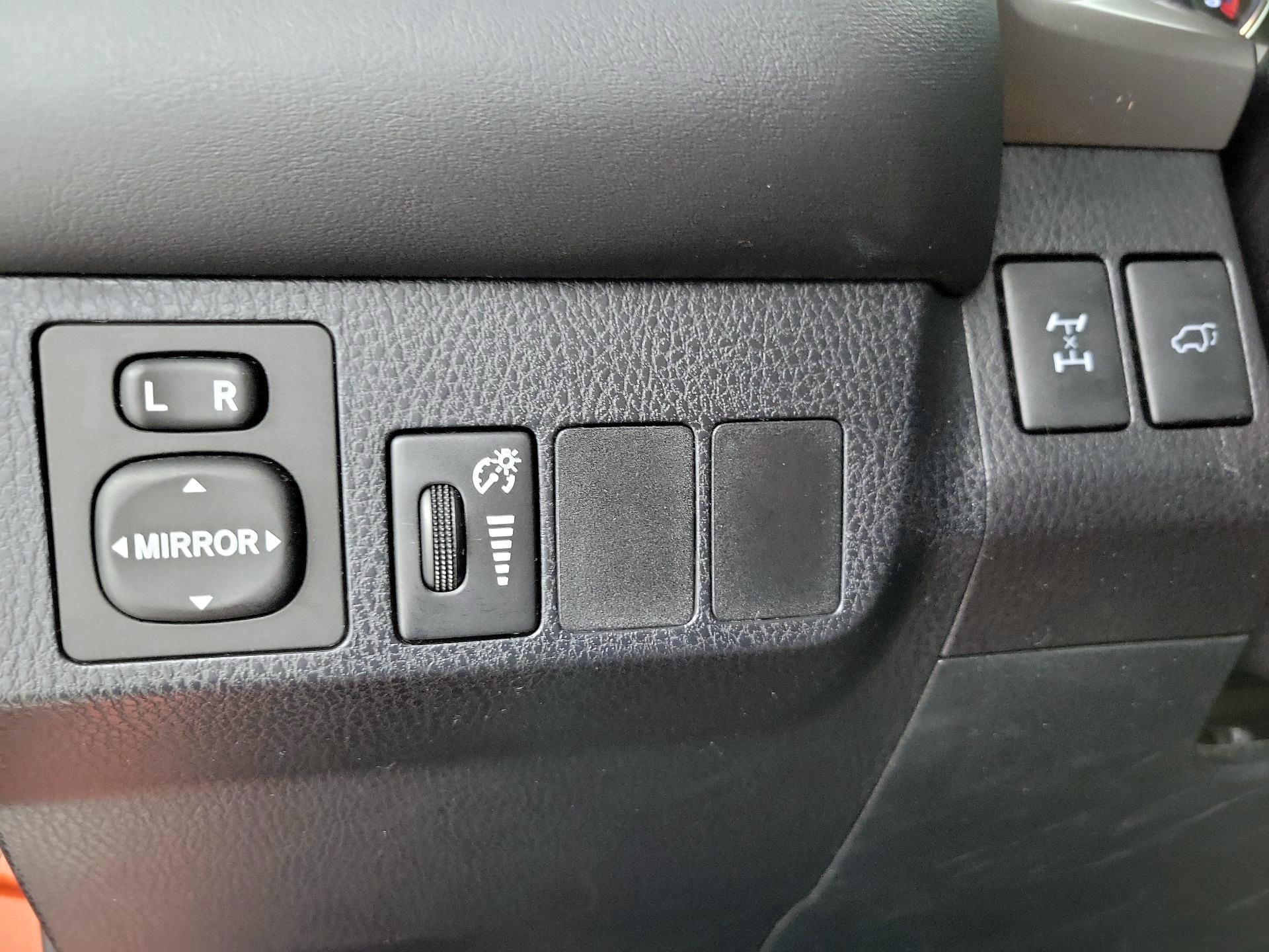 Thumbnail: 2016 Toyota RAV4 - 13
