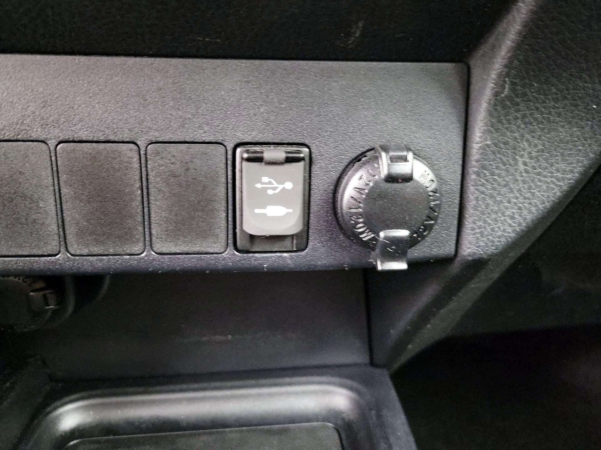 Thumbnail: 2016 Toyota RAV4 - 18