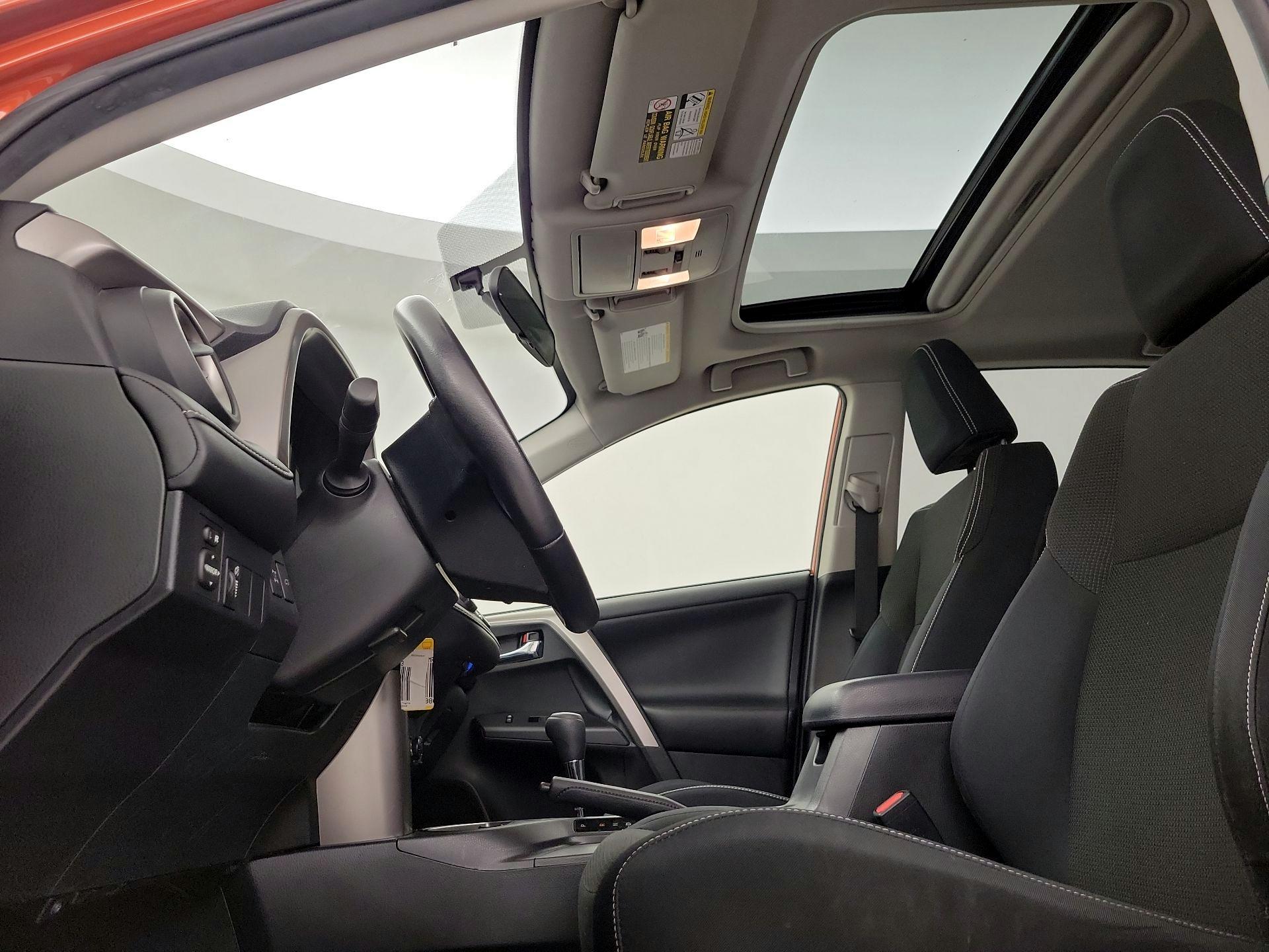 Thumbnail: 2016 Toyota RAV4 - 19