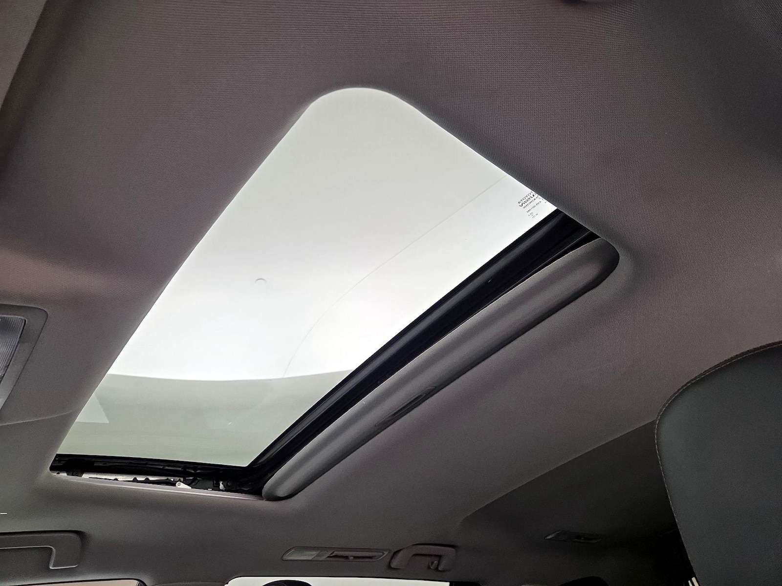 Sunroof(s) & Overhead Airbags