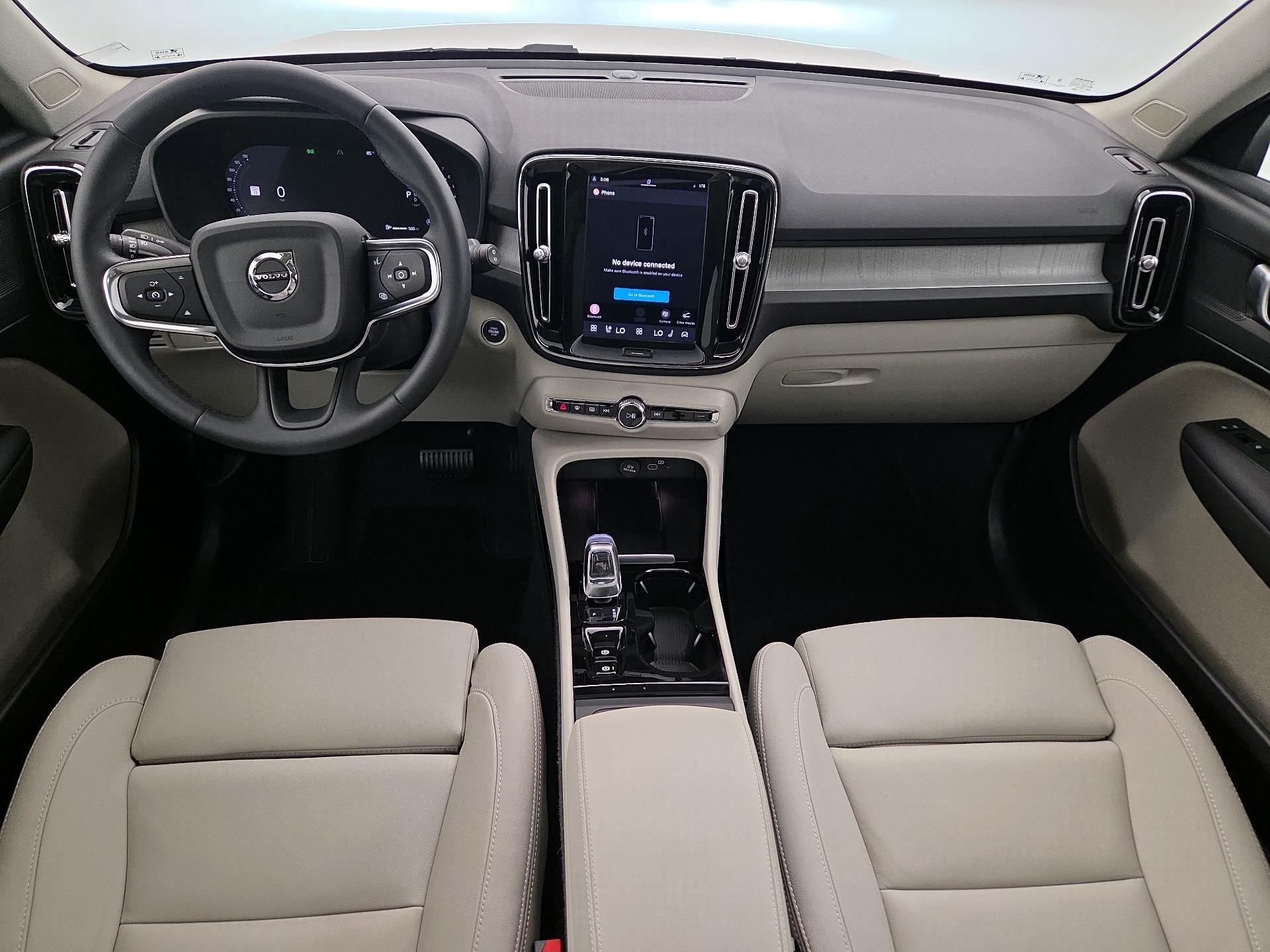 Thumbnail: 2025 Volvo XC40 - 9