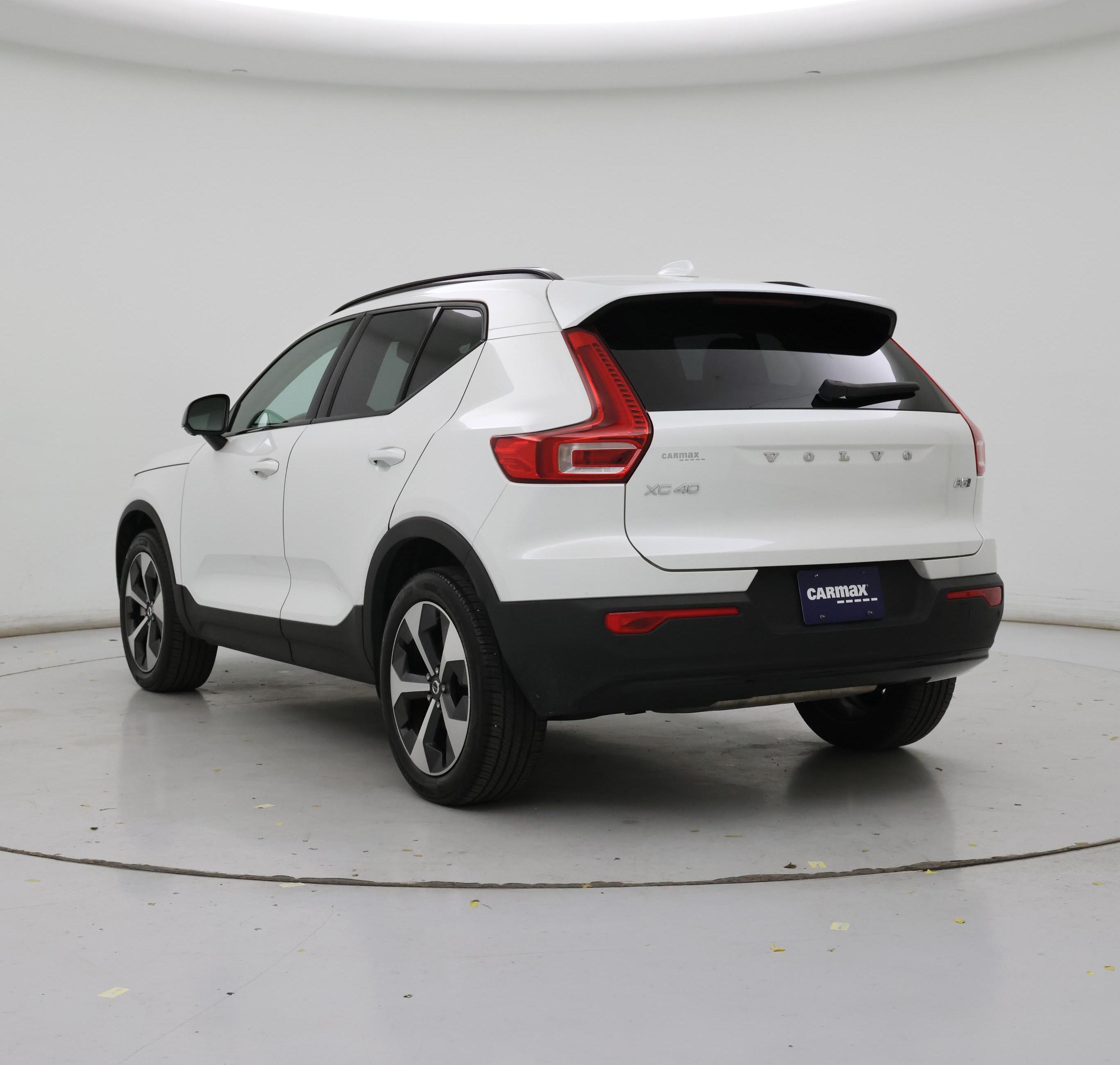 Thumbnail: 2025 Volvo XC40 - 2