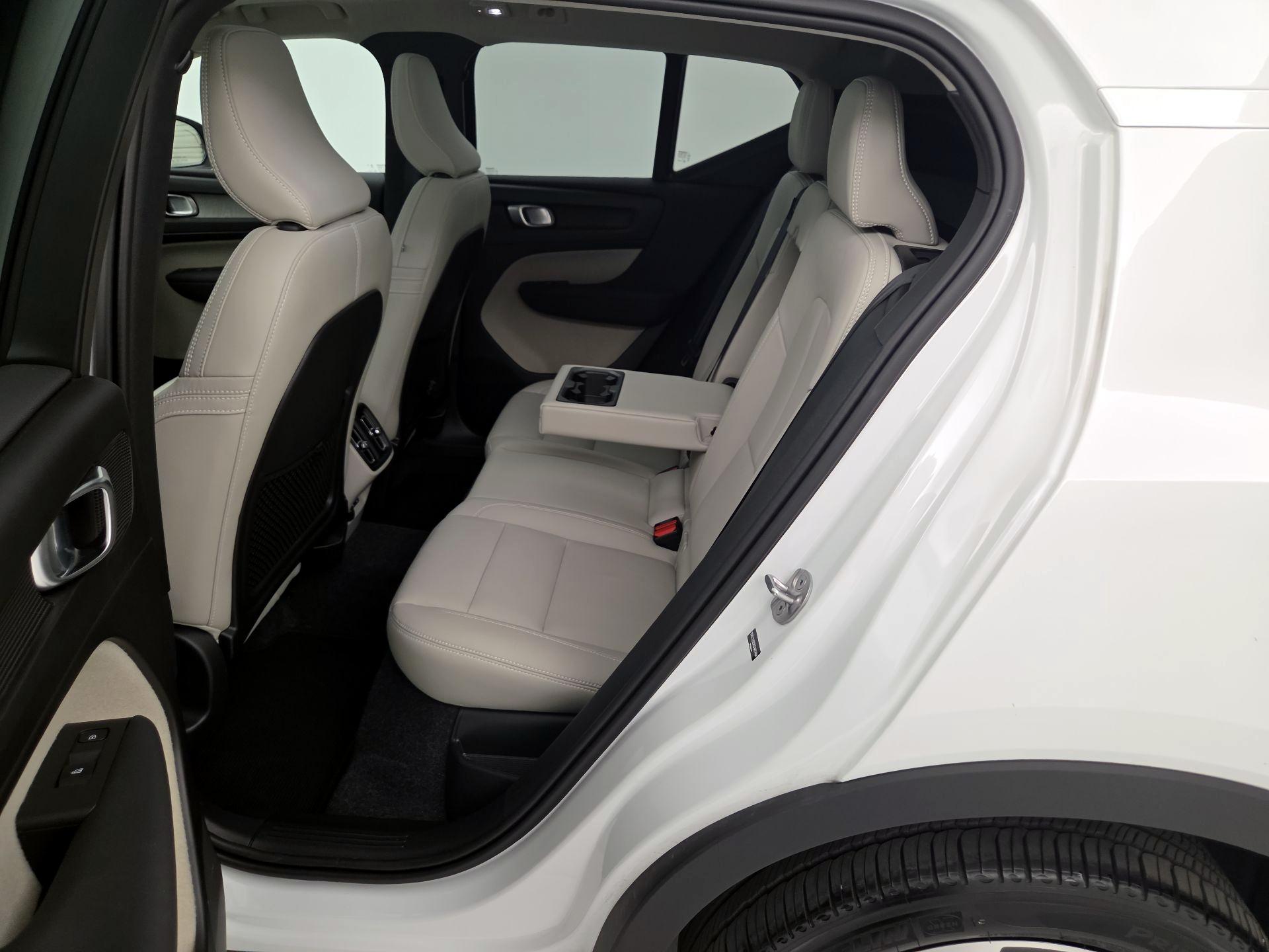 Thumbnail: 2025 Volvo XC40 - 20
