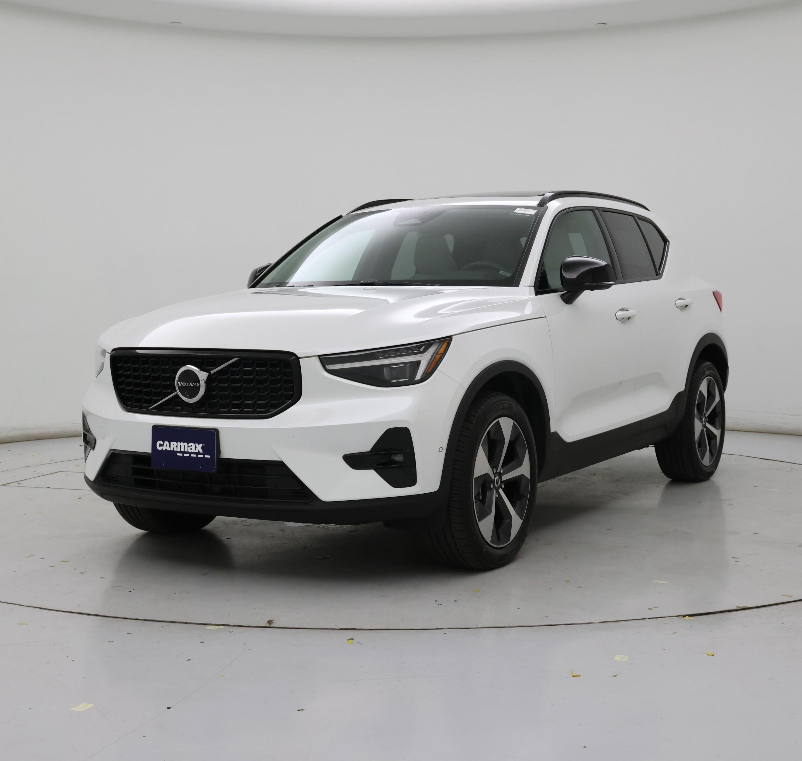 Thumbnail: 2025 Volvo XC40 - 4