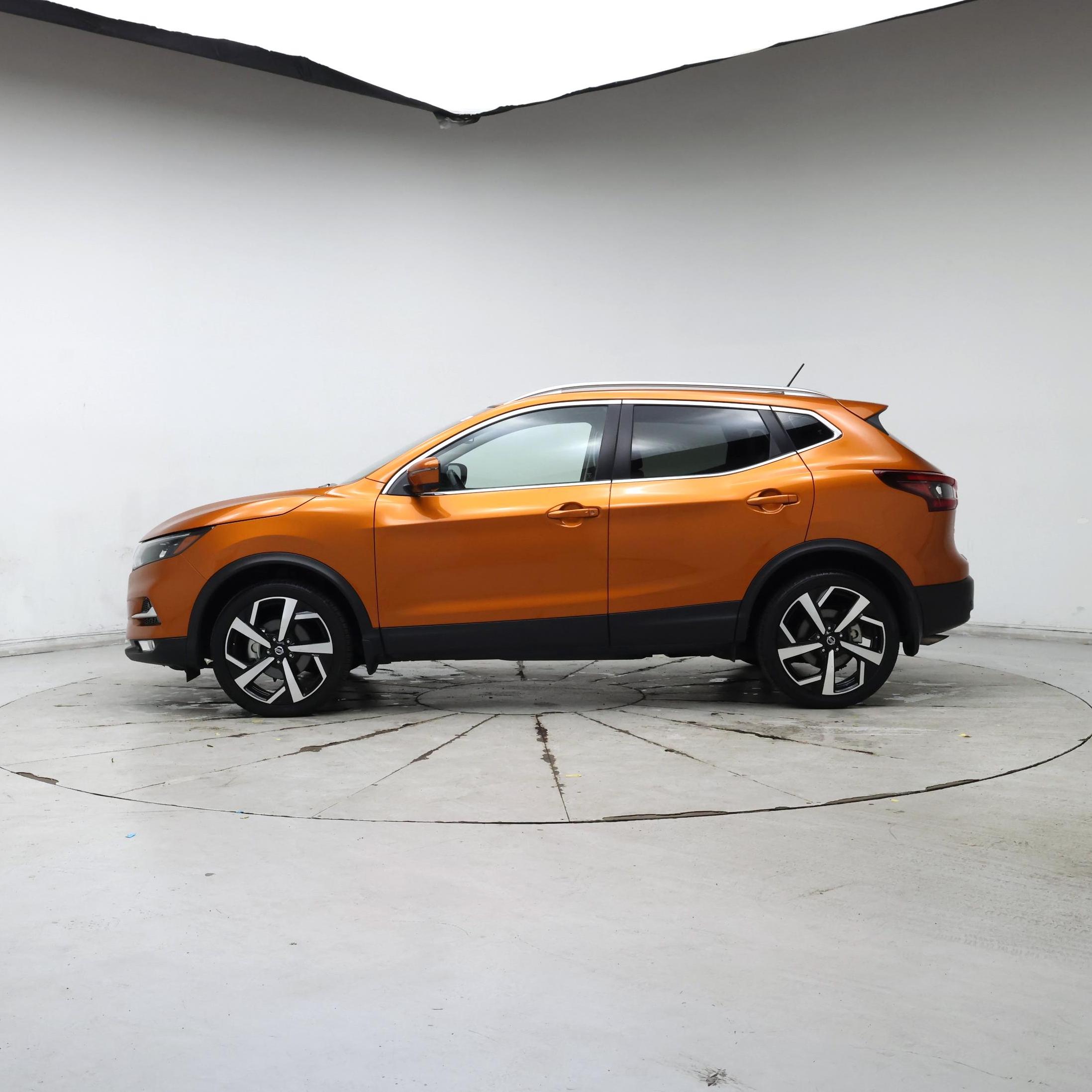 Thumbnail: 2022 Nissan Rogue Sport - 3