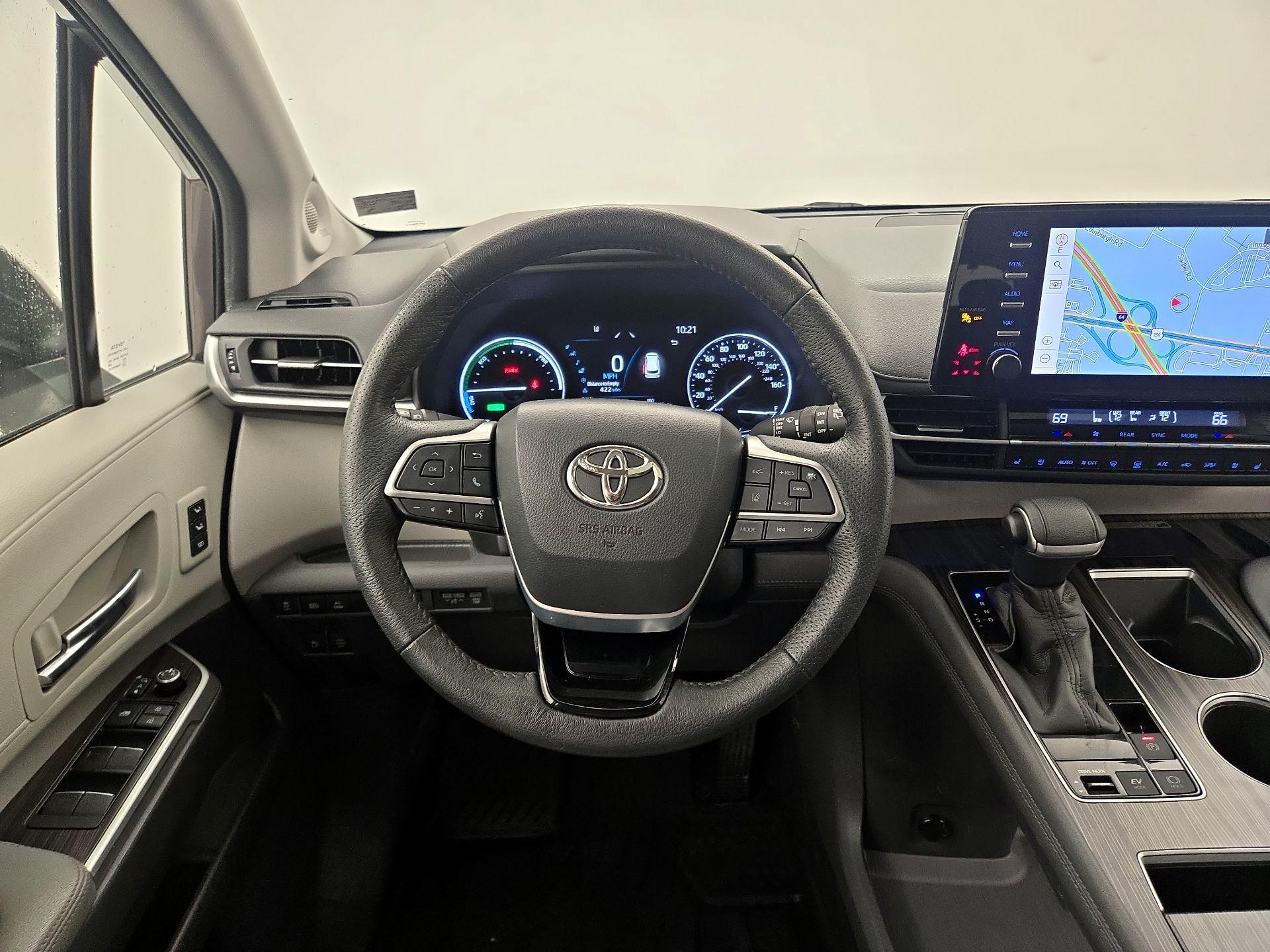 Thumbnail: 2021 Toyota Sienna - 10