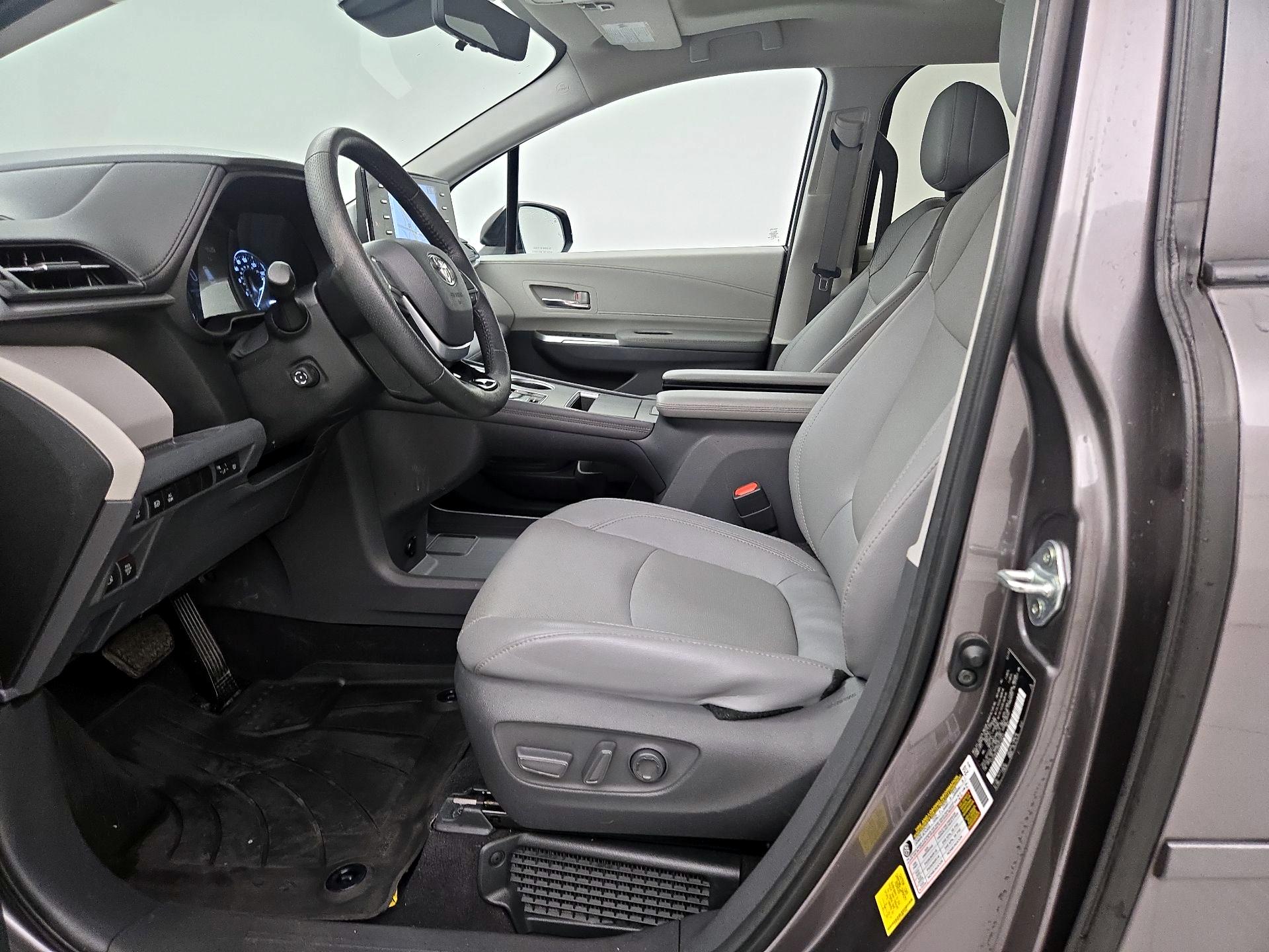 Thumbnail: 2021 Toyota Sienna - 11