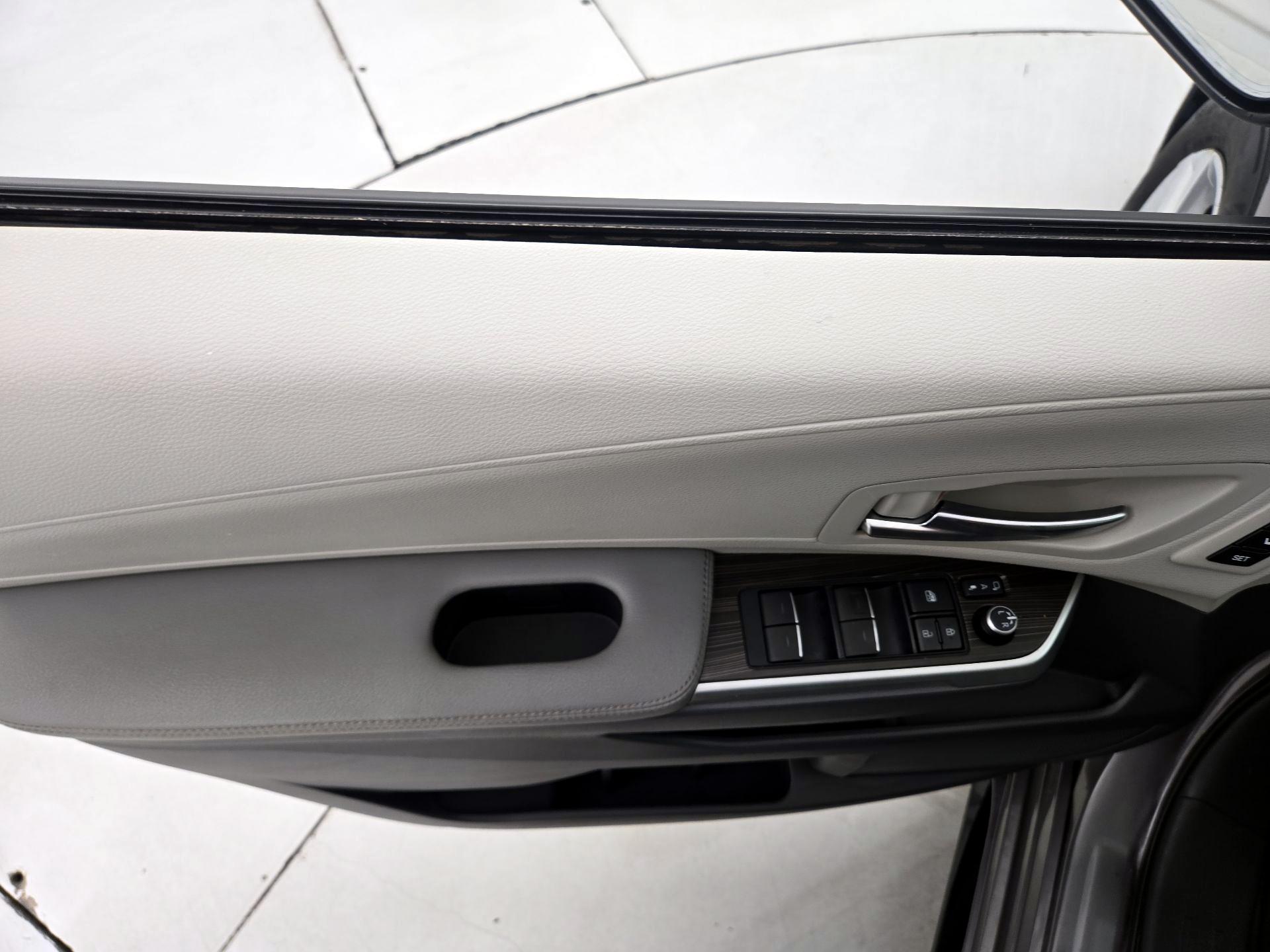 Thumbnail: 2021 Toyota Sienna - 12