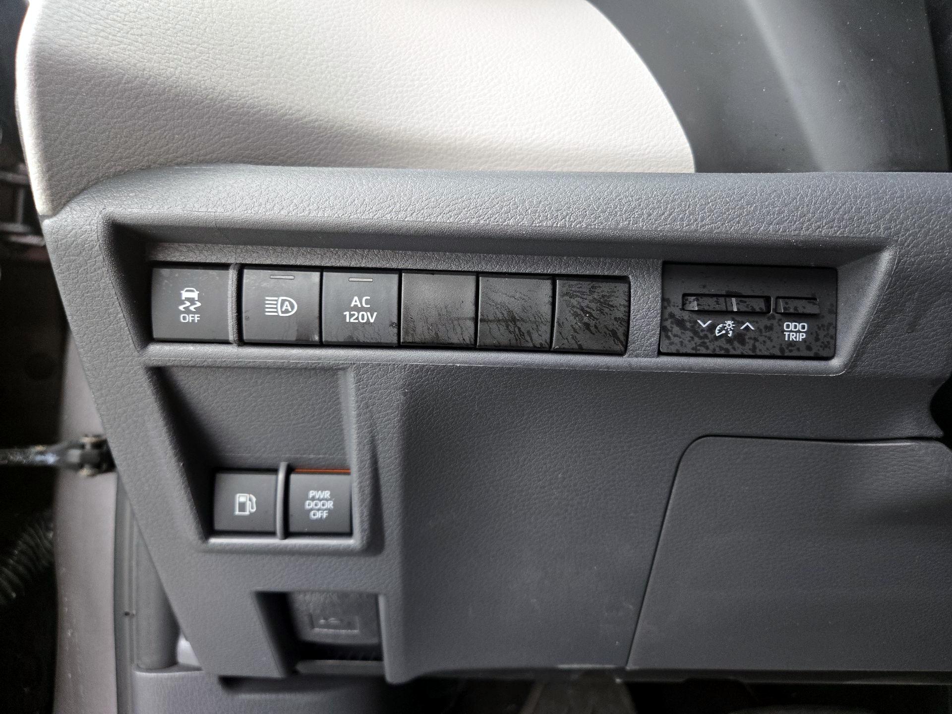 Thumbnail: 2021 Toyota Sienna - 13