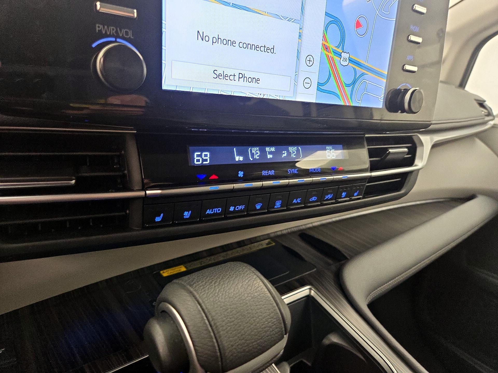 Thumbnail: 2021 Toyota Sienna - 17