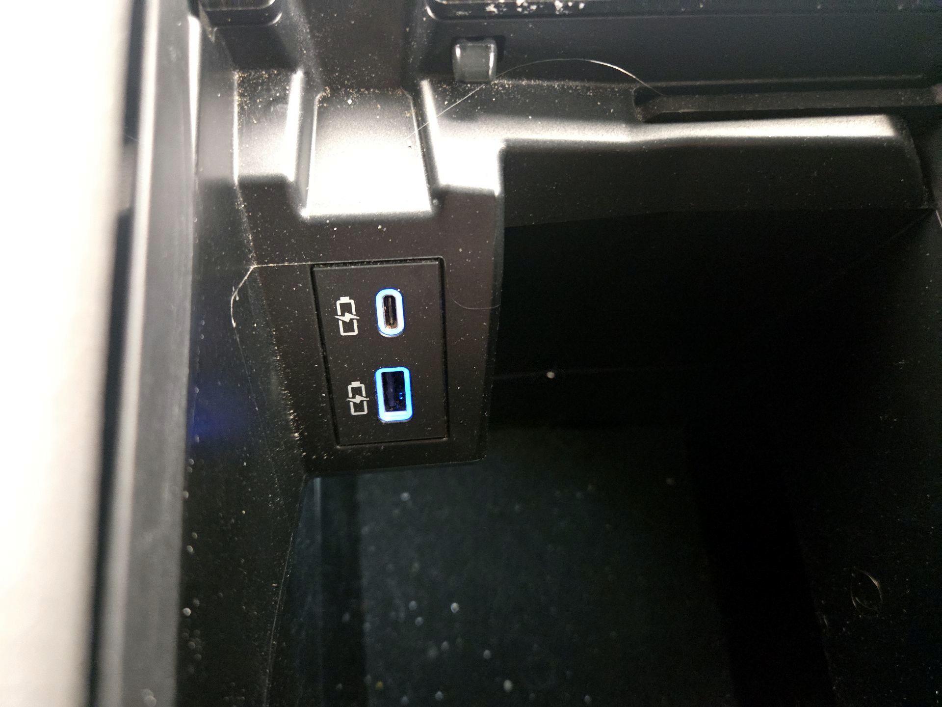 Thumbnail: 2021 Toyota Sienna - 19